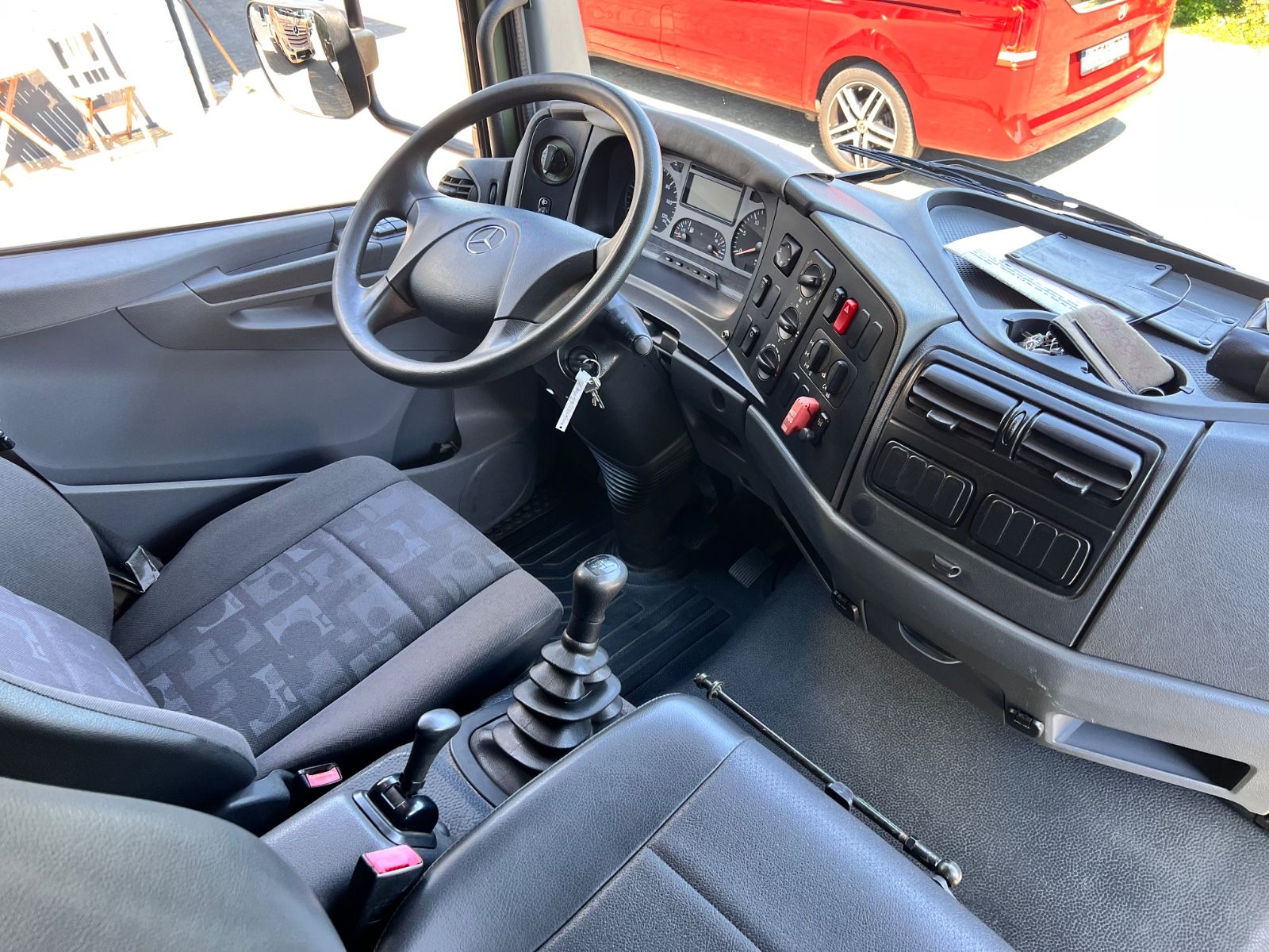 Fahrzeugabbildung Mercedes-Benz 1018 Atego 4x4 Allrad  Miltär Camper Expedition