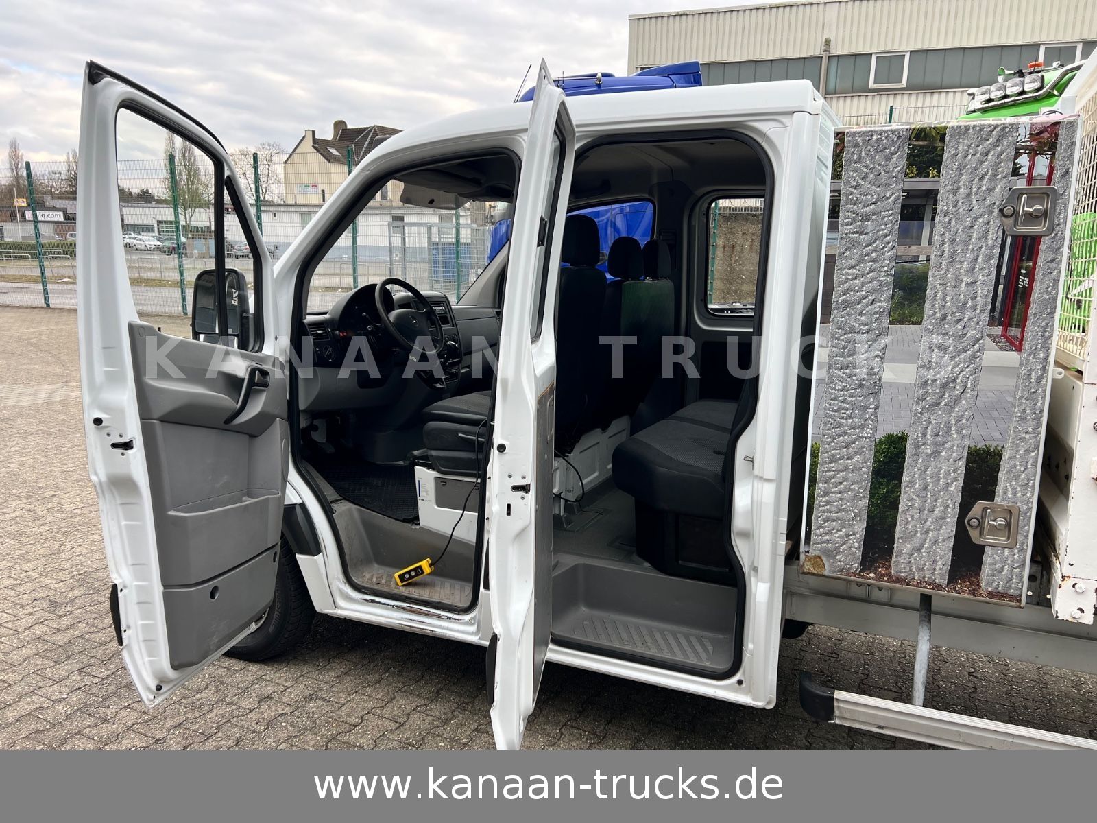 Fahrzeugabbildung Mercedes-Benz 513 CDI Sprinter KLIMA  DoKa Kipper 7-Sitzer EEV