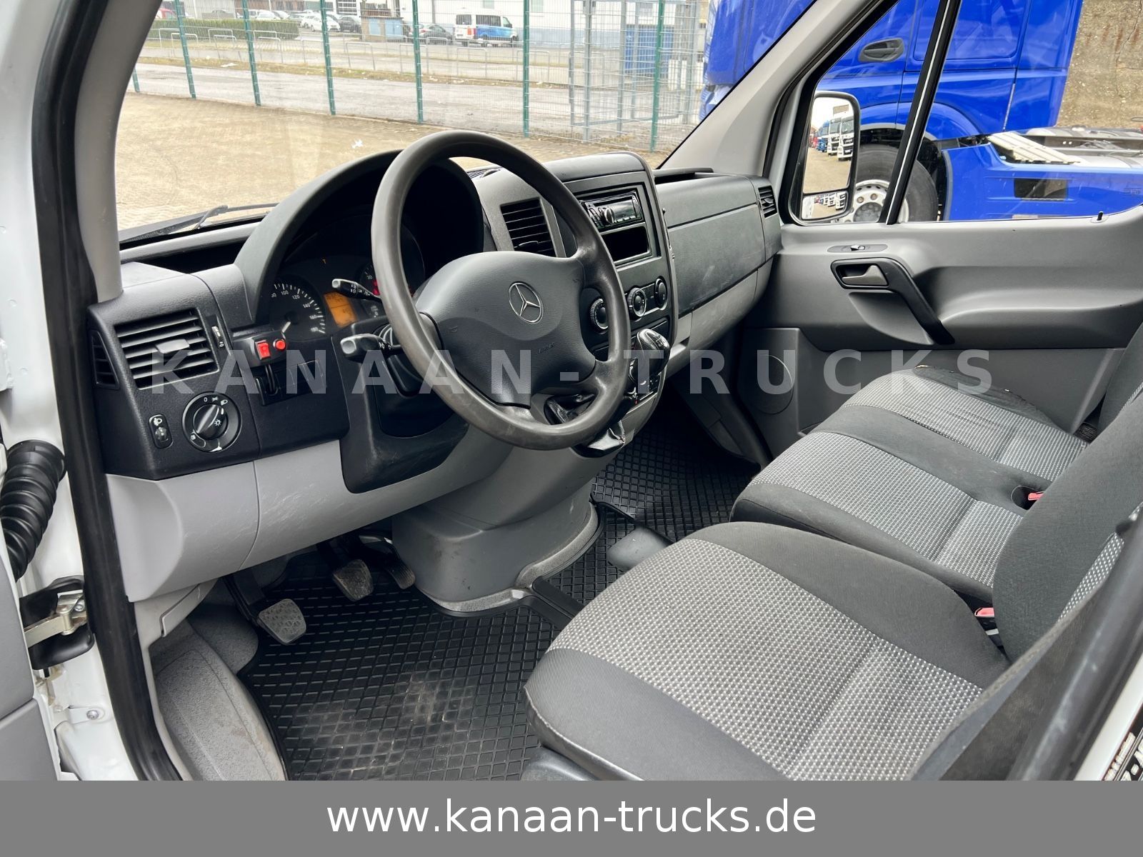 Fahrzeugabbildung Mercedes-Benz 513 CDI Sprinter KLIMA  DoKa Kipper 7-Sitzer EEV