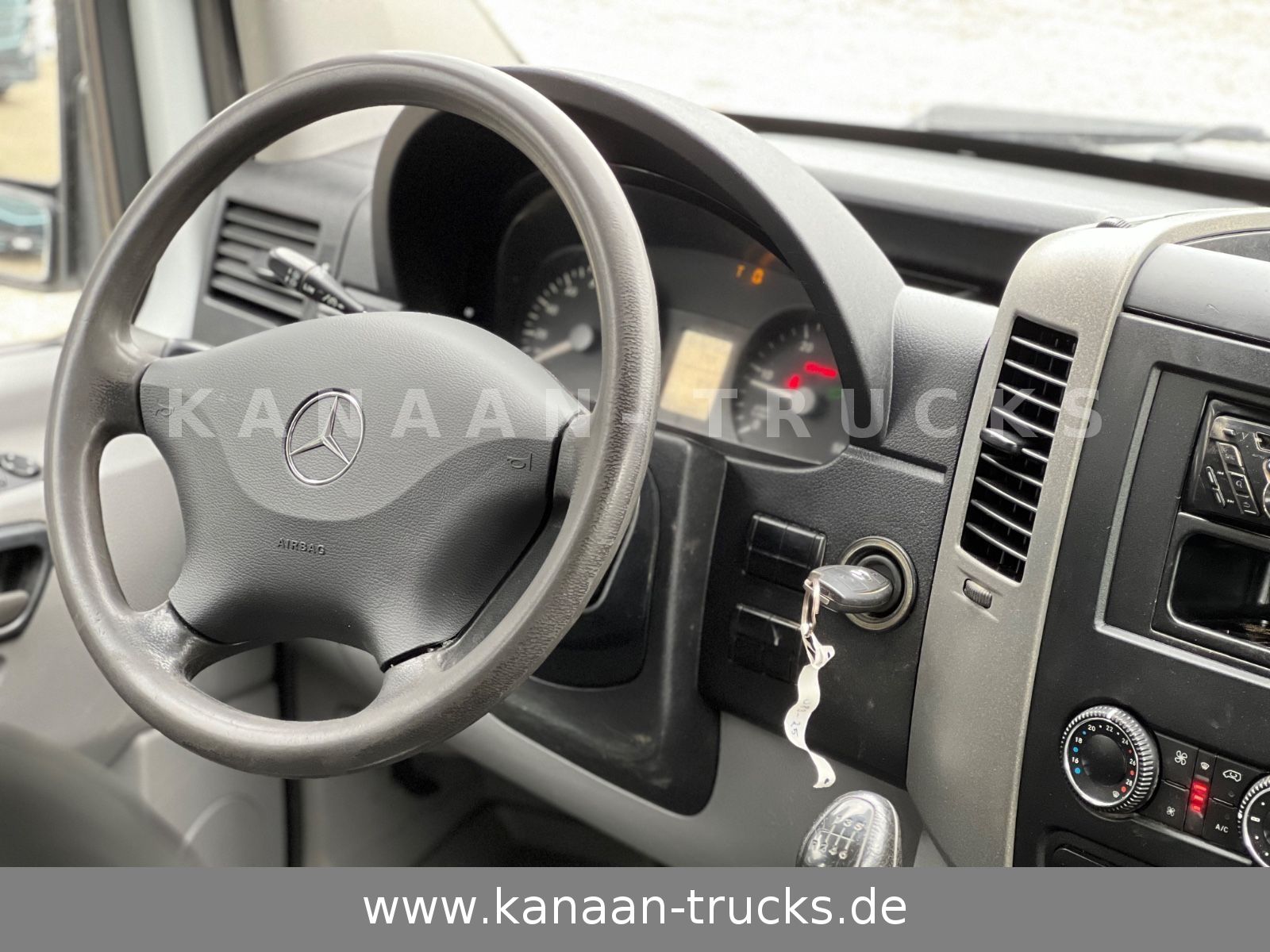 Fahrzeugabbildung Mercedes-Benz 513 CDI Sprinter KLIMA  DoKa Kipper 7-Sitzer EEV