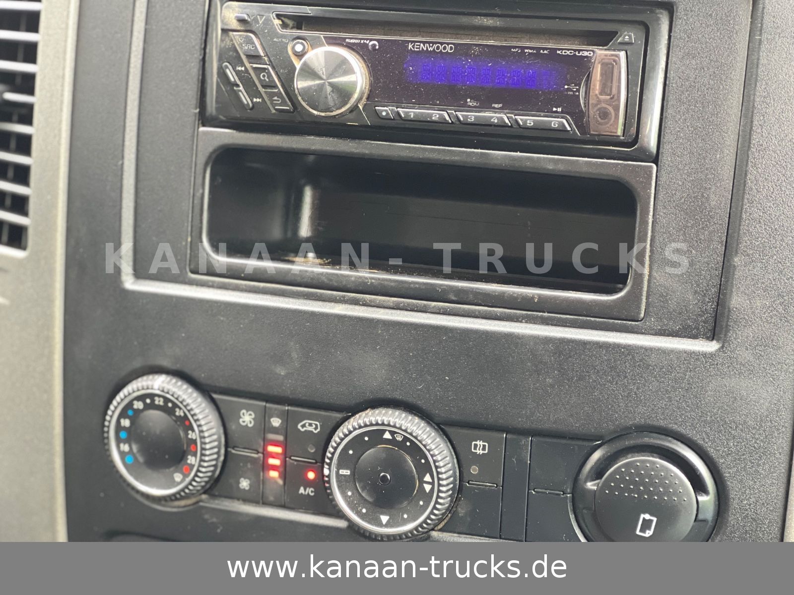 Fahrzeugabbildung Mercedes-Benz 513 CDI Sprinter KLIMA  DoKa Kipper 7-Sitzer EEV