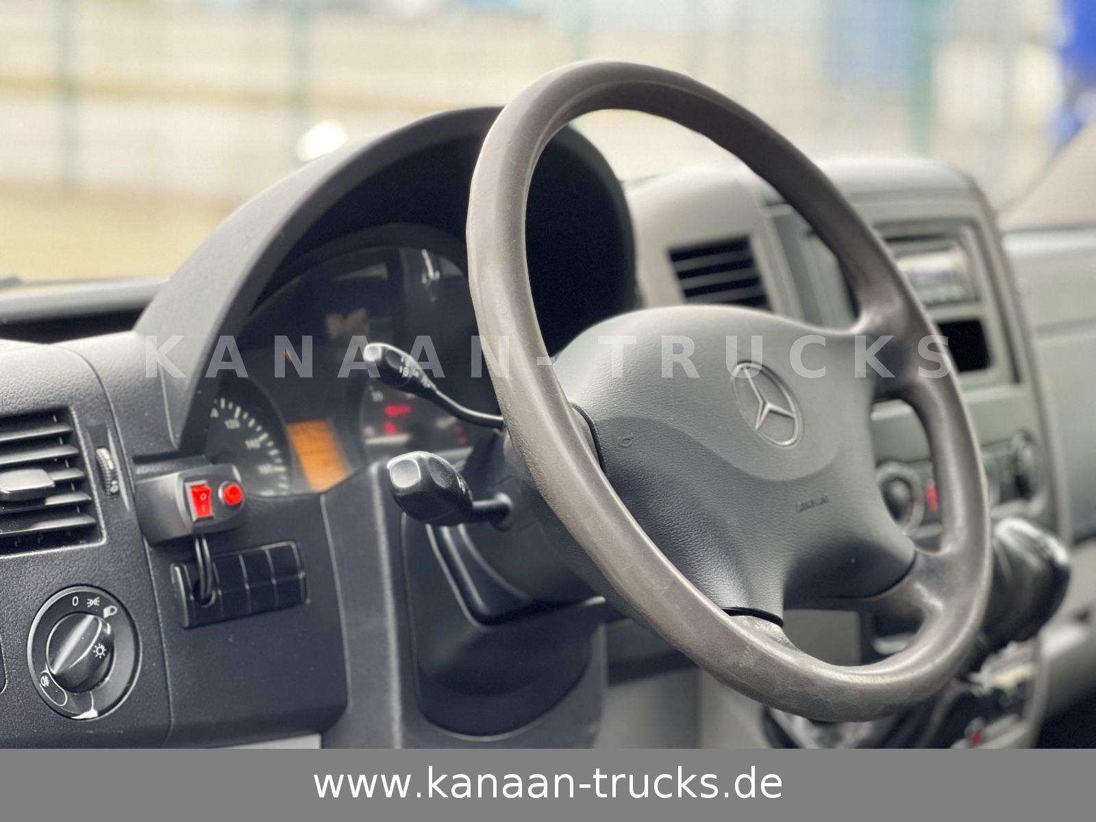 Fahrzeugabbildung Mercedes-Benz 513 CDI Sprinter KLIMA  DoKa Kipper 7-Sitzer EEV