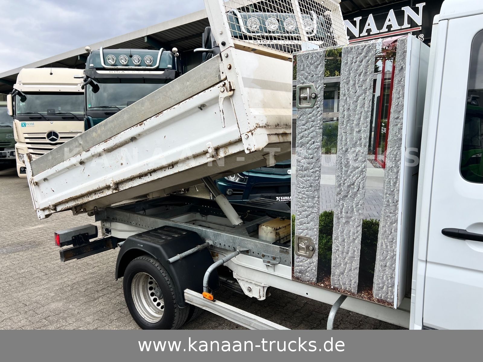 Fahrzeugabbildung Mercedes-Benz 513 CDI Sprinter KLIMA  DoKa Kipper 7-Sitzer EEV