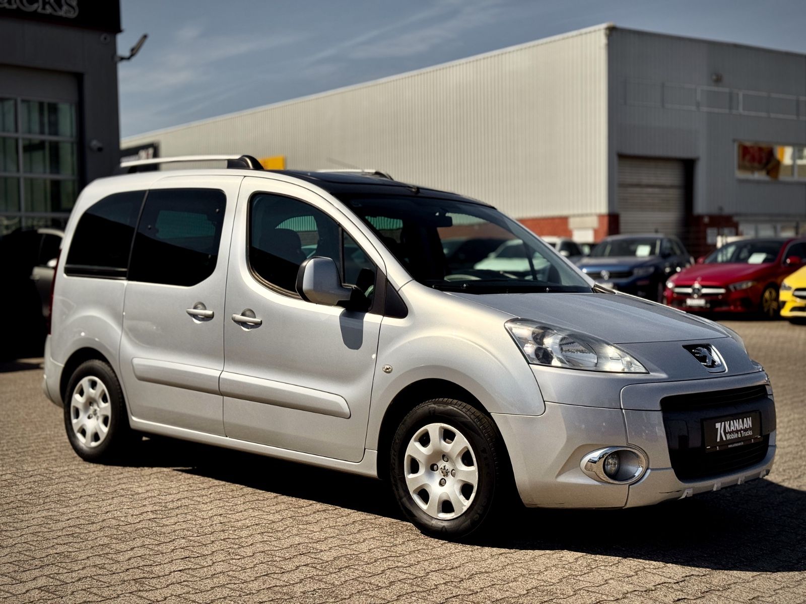 Fahrzeugabbildung Peugeot Partner 1.6 Tepee Family *PANORAMA|KLIMA|PDC*