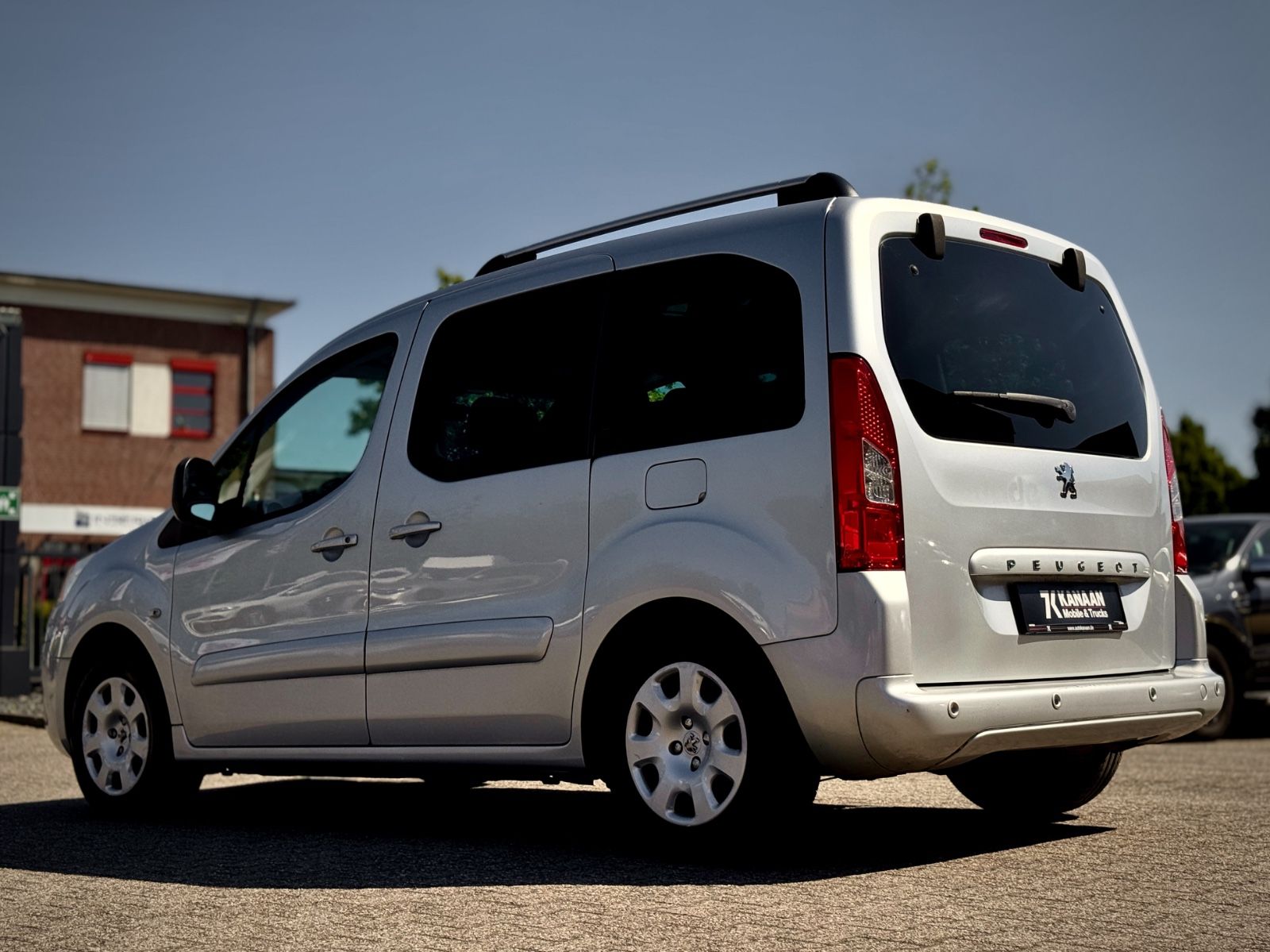Fahrzeugabbildung Peugeot Partner 1.6 Tepee Family *PANORAMA|KLIMA|PDC*