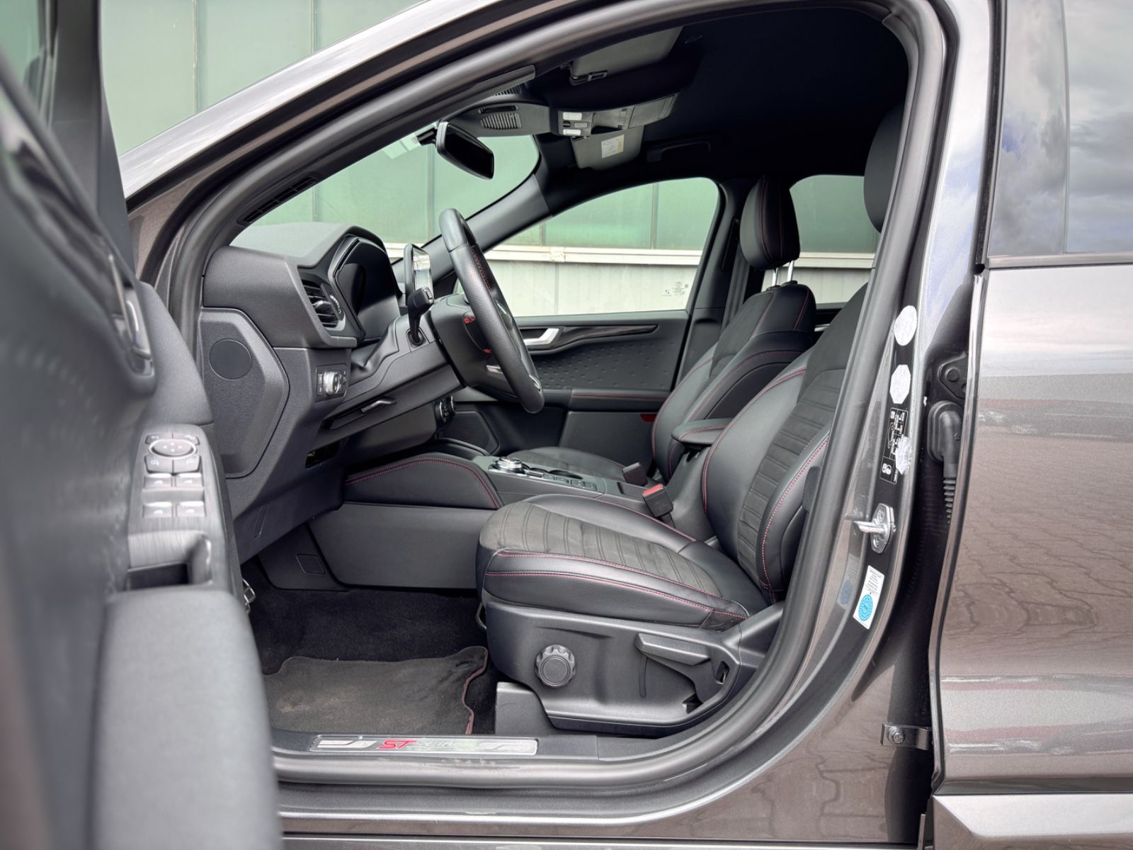 Fahrzeugabbildung Ford Kuga ST-Line X Plug-In Hybrid *NAVI|LED|CAM*