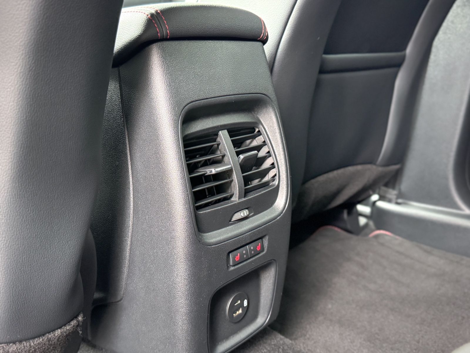 Fahrzeugabbildung Ford Kuga ST-Line X Plug-In Hybrid *NAVI|LED|CAM*