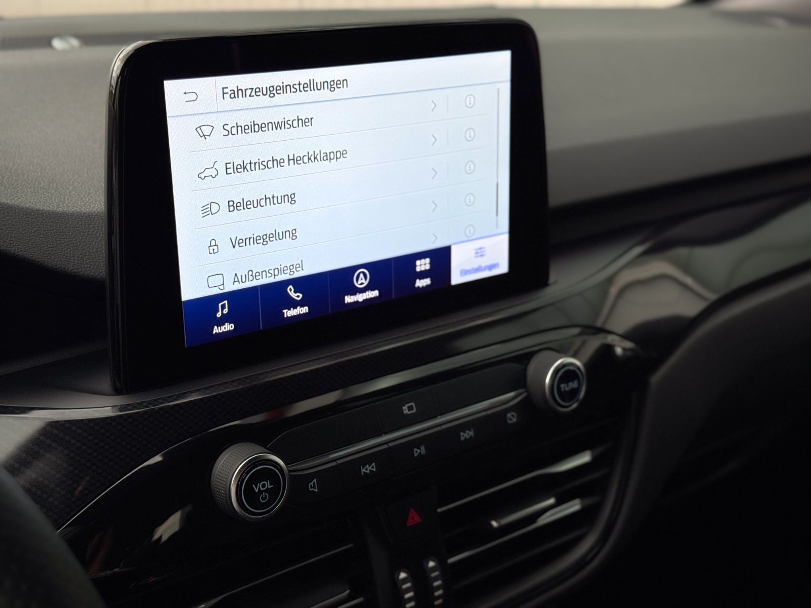 Fahrzeugabbildung Ford Kuga ST-Line X Plug-In Hybrid *NAVI|LED|CAM*