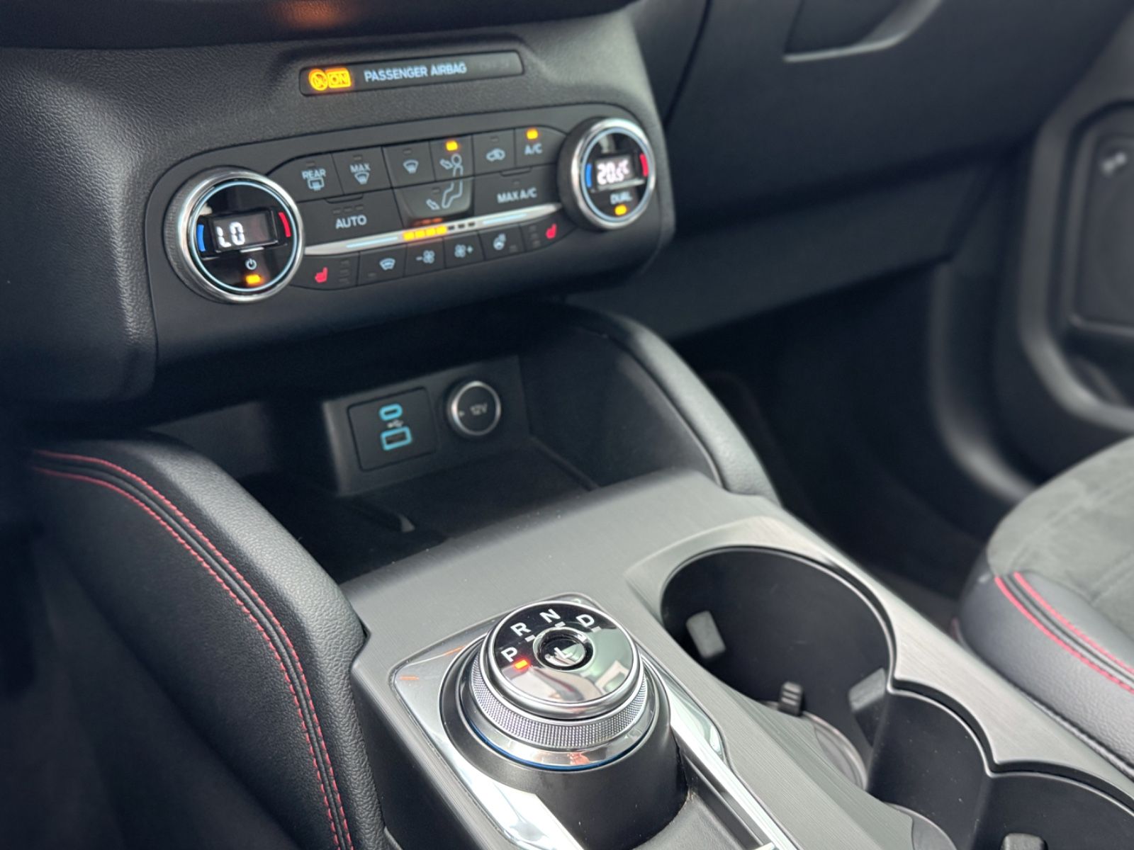 Fahrzeugabbildung Ford Kuga ST-Line X Plug-In Hybrid *NAVI|LED|CAM*