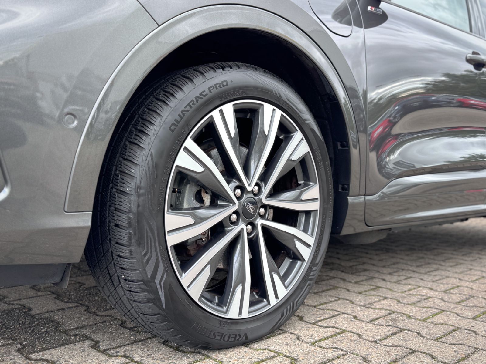 Fahrzeugabbildung Ford Kuga ST-Line X Plug-In Hybrid *NAVI|LED|CAM*
