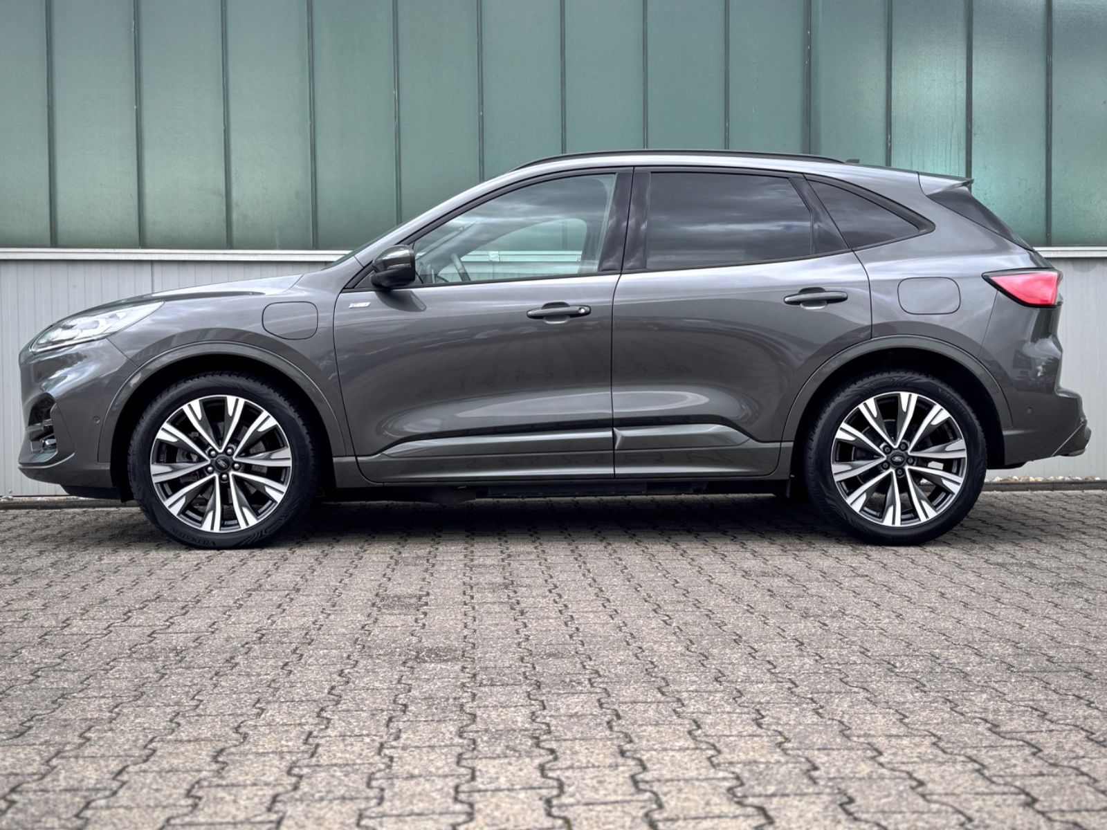 Fahrzeugabbildung Ford Kuga ST-Line X Plug-In Hybrid *NAVI|LED|CAM*