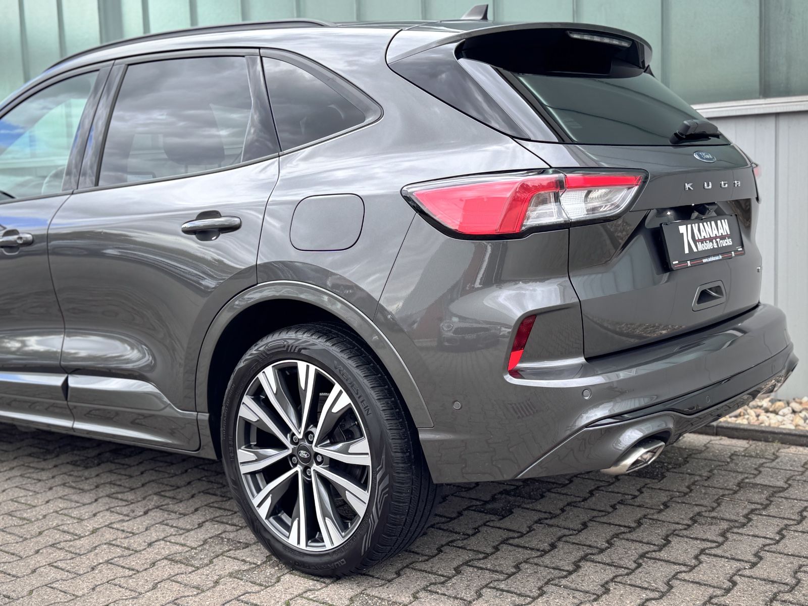 Fahrzeugabbildung Ford Kuga ST-Line X Plug-In Hybrid *NAVI|LED|CAM*