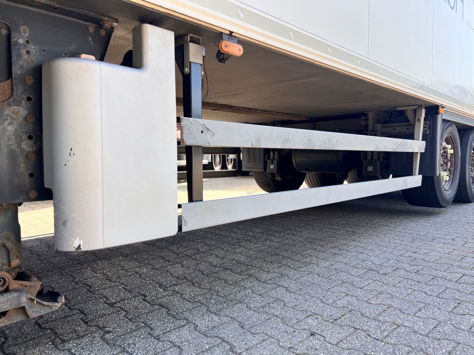Fahrzeugabbildung Schmitz Cargobull SKO 24  Thermoking SLX300   Liftachse