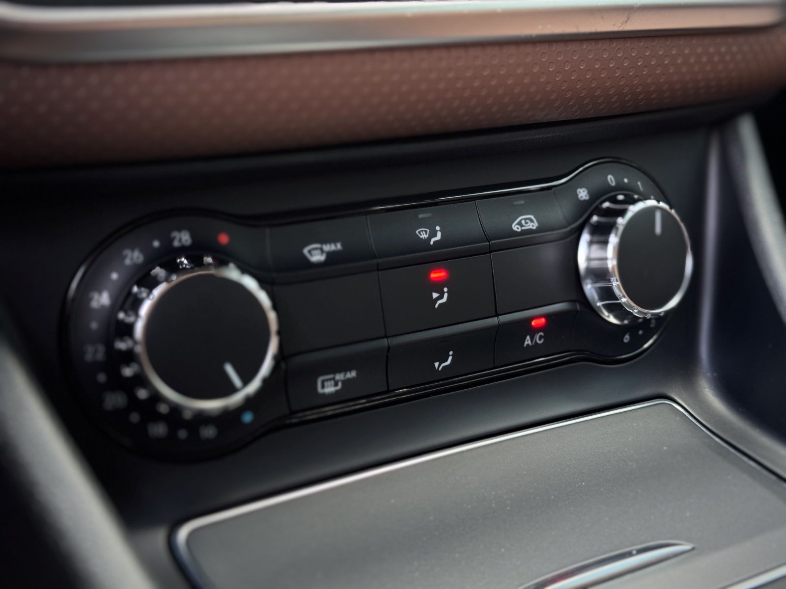 Fahrzeugabbildung Mercedes-Benz A 180 Score/Urban *NAVI|LEDER|MEMORY*