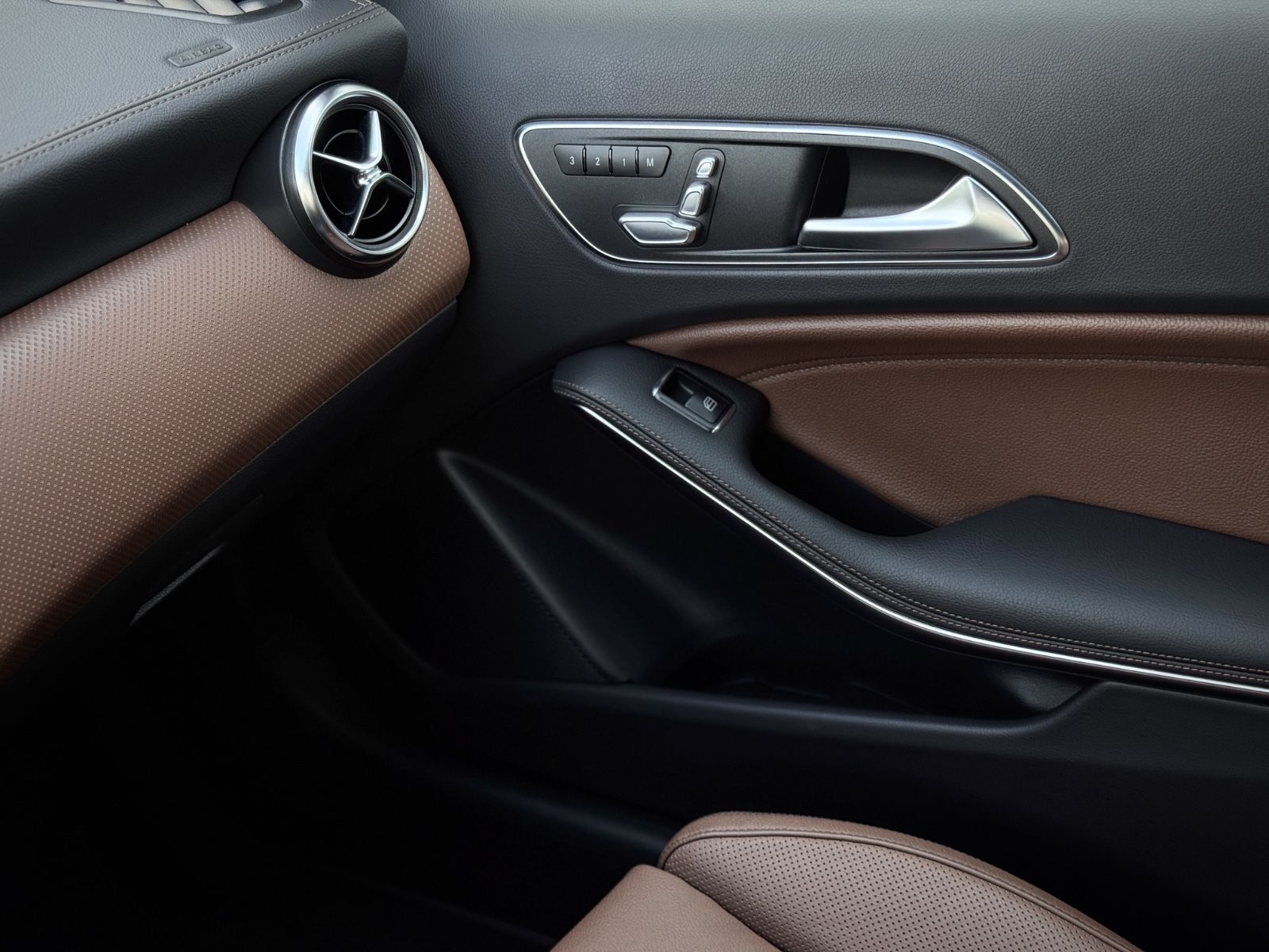 Fahrzeugabbildung Mercedes-Benz A 180 Score/Urban *NAVI|LEDER|MEMORY*