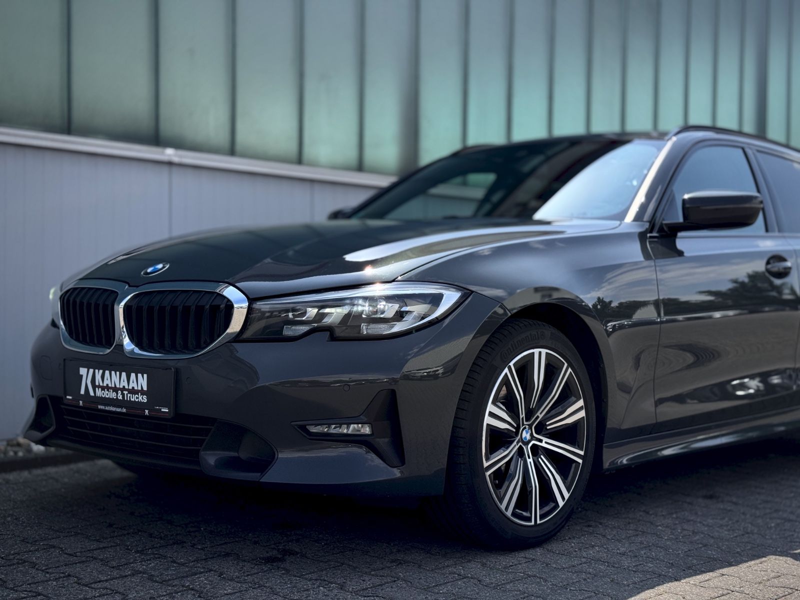 Fahrzeugabbildung BMW 320 d Sport Line *HEAD-UP|NAVI|ASSIST