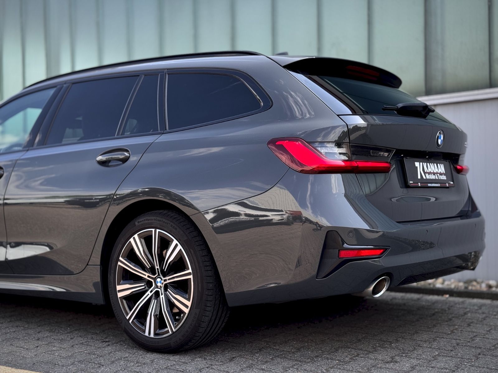 Fahrzeugabbildung BMW 320 d Sport Line *HEAD-UP|NAVI|ASSIST