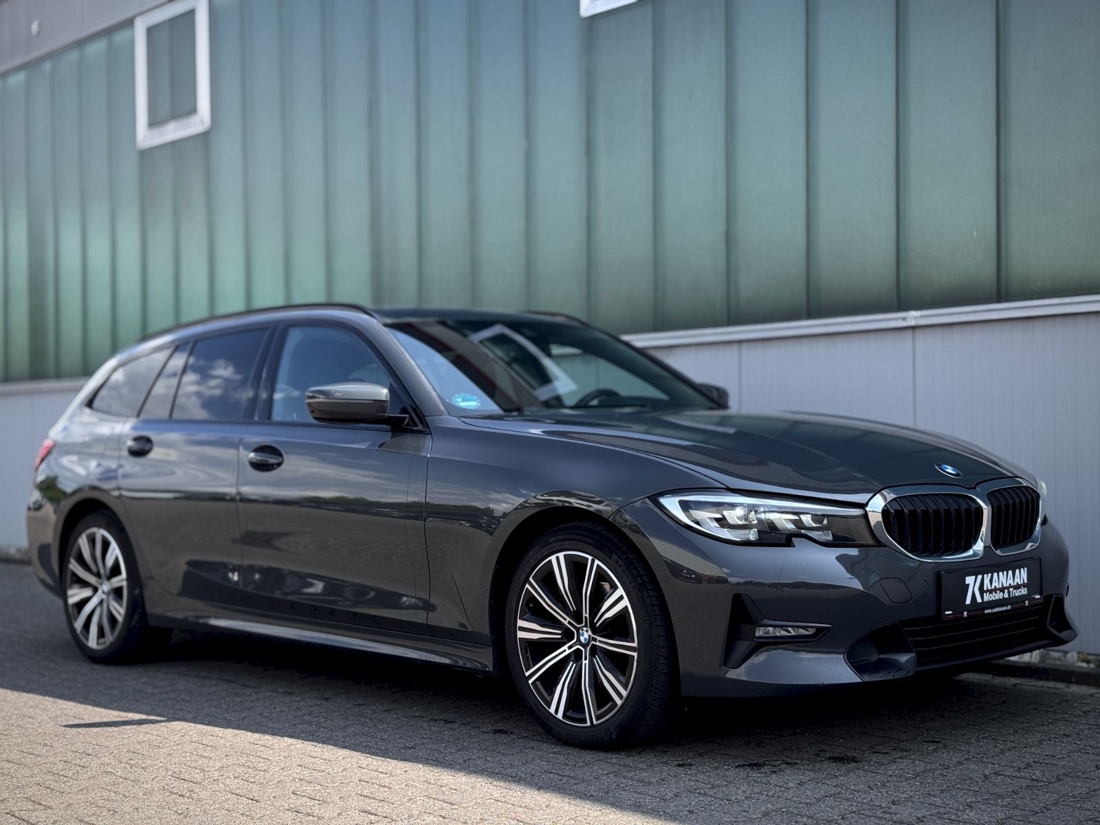 Fahrzeugabbildung BMW 320 d Sport Line *HEAD-UP|NAVI|ASSIST