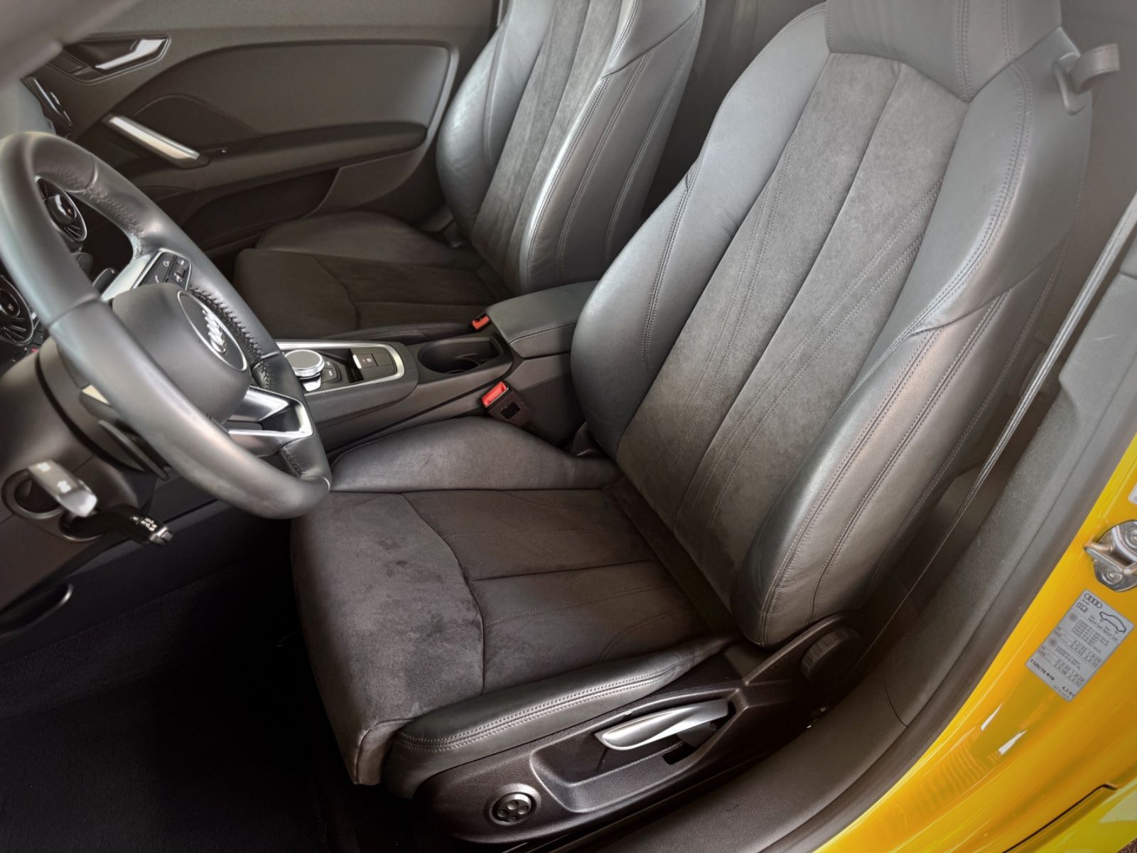 Fahrzeugabbildung Audi TT Coupe 40 TFSI S-Line *NAV|OPTIK-PAKET|19"ALU*