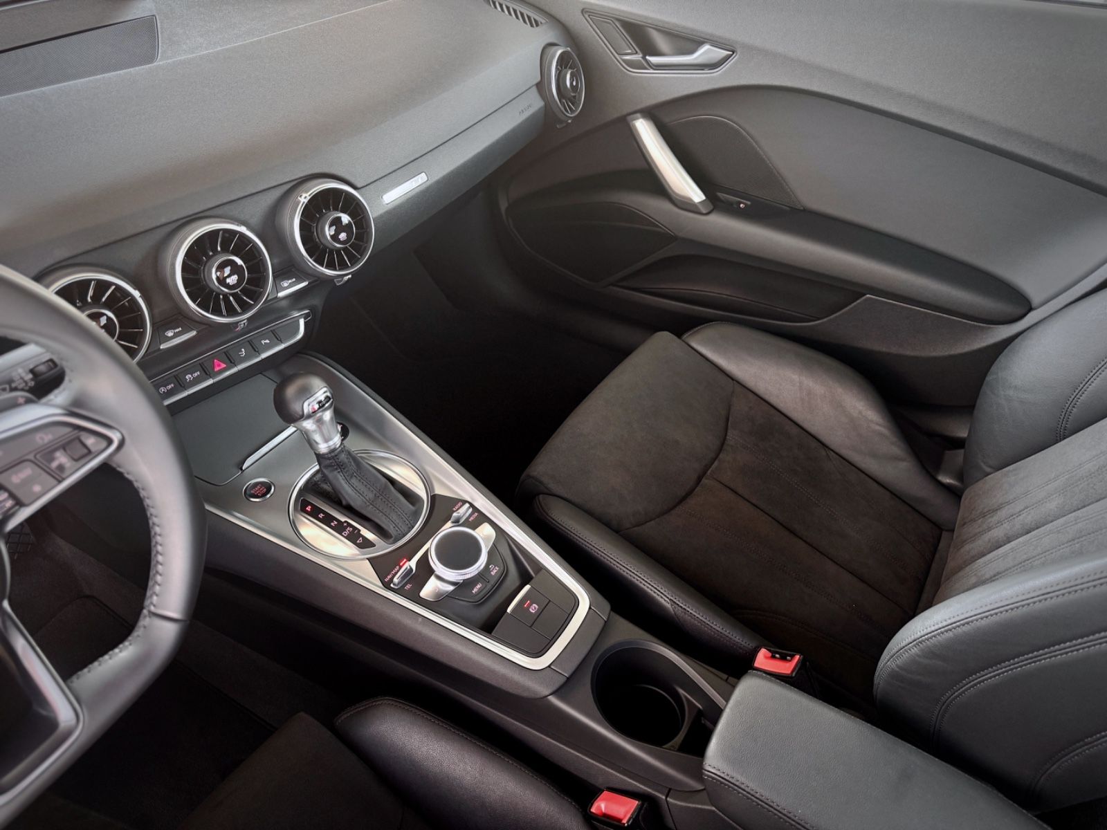 Fahrzeugabbildung Audi TT Coupe 40 TFSI S-Line *NAV|OPTIK-PAKET|19"ALU*