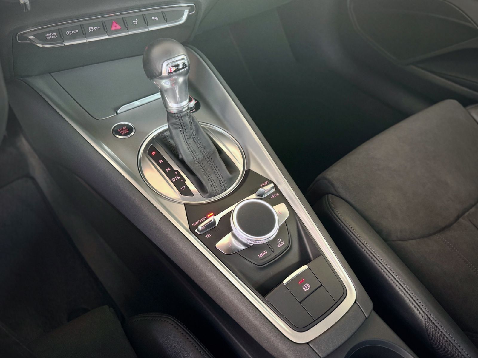 Fahrzeugabbildung Audi TT Coupe 40 TFSI S-Line *NAV|OPTIK-PAKET|19"ALU*