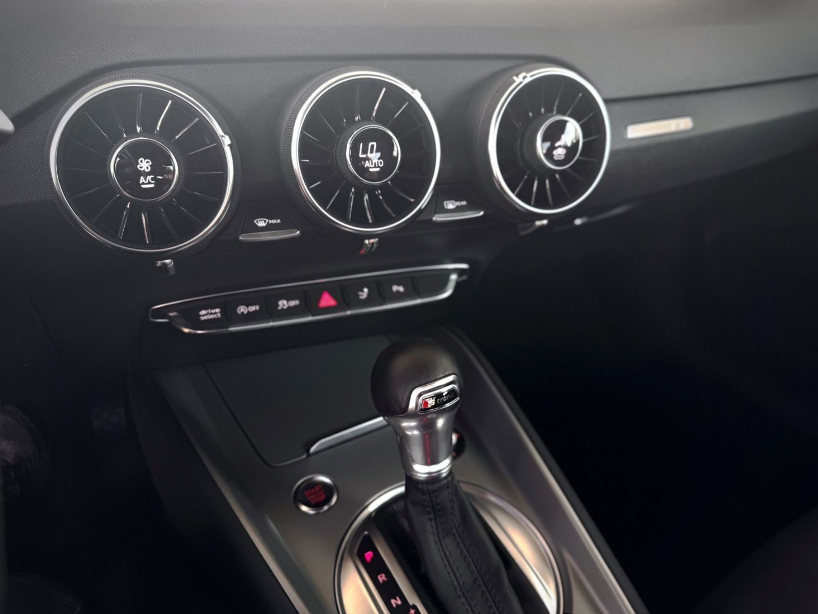 Fahrzeugabbildung Audi TT Coupe 40 TFSI S-Line *NAV|OPTIK-PAKET|19"ALU*