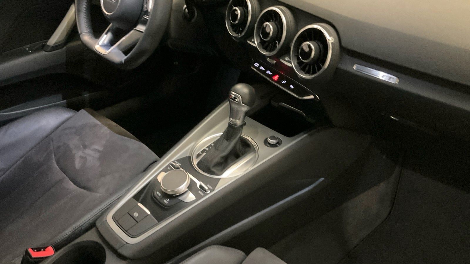 Fahrzeugabbildung Audi TT Coupe 40 TFSI S-Line *NAV|OPTIK-PAKET|18"ALU*