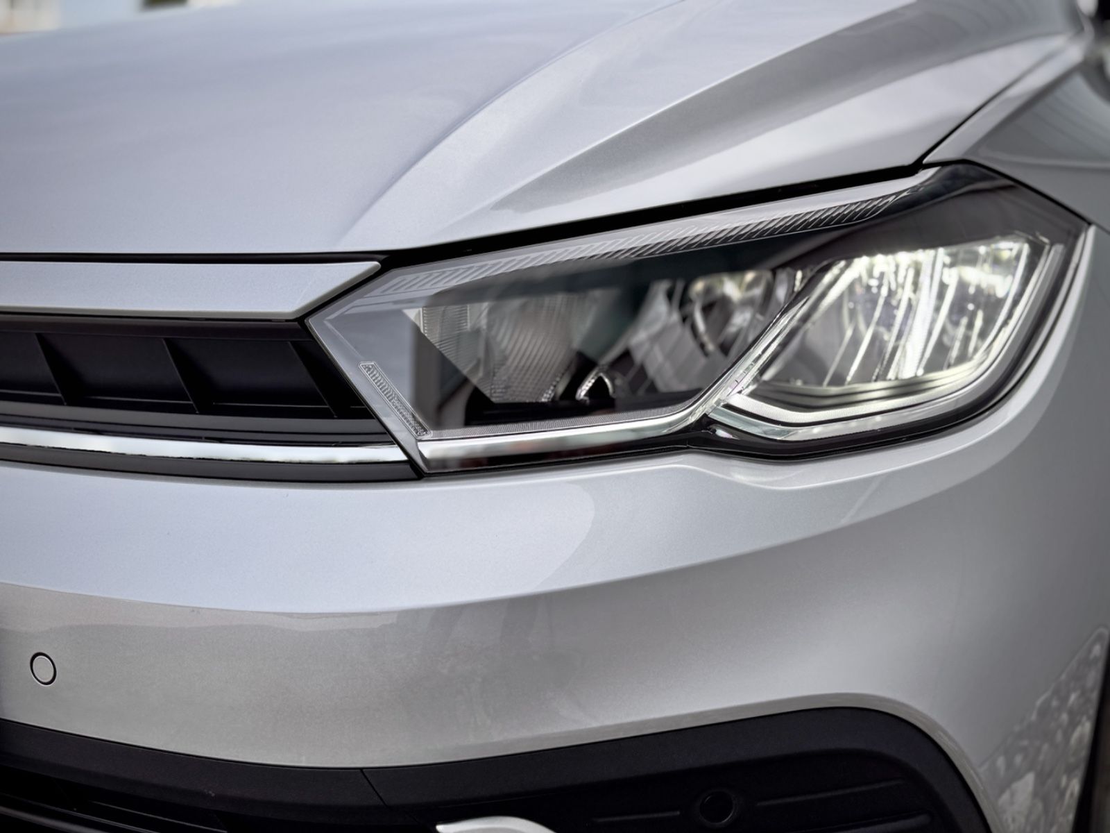 Fahrzeugabbildung Volkswagen Polo VI 1.0 TSI Life *IQ-DRIVE|ASSIST|NAVI|SHZ*