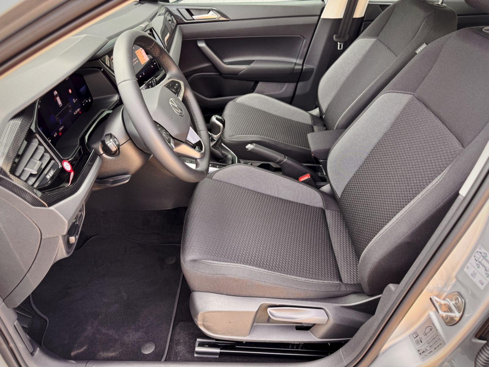 Fahrzeugabbildung Volkswagen Polo VI 1.0 TSI Life *IQ-DRIVE|ASSIST|NAVI|SHZ*