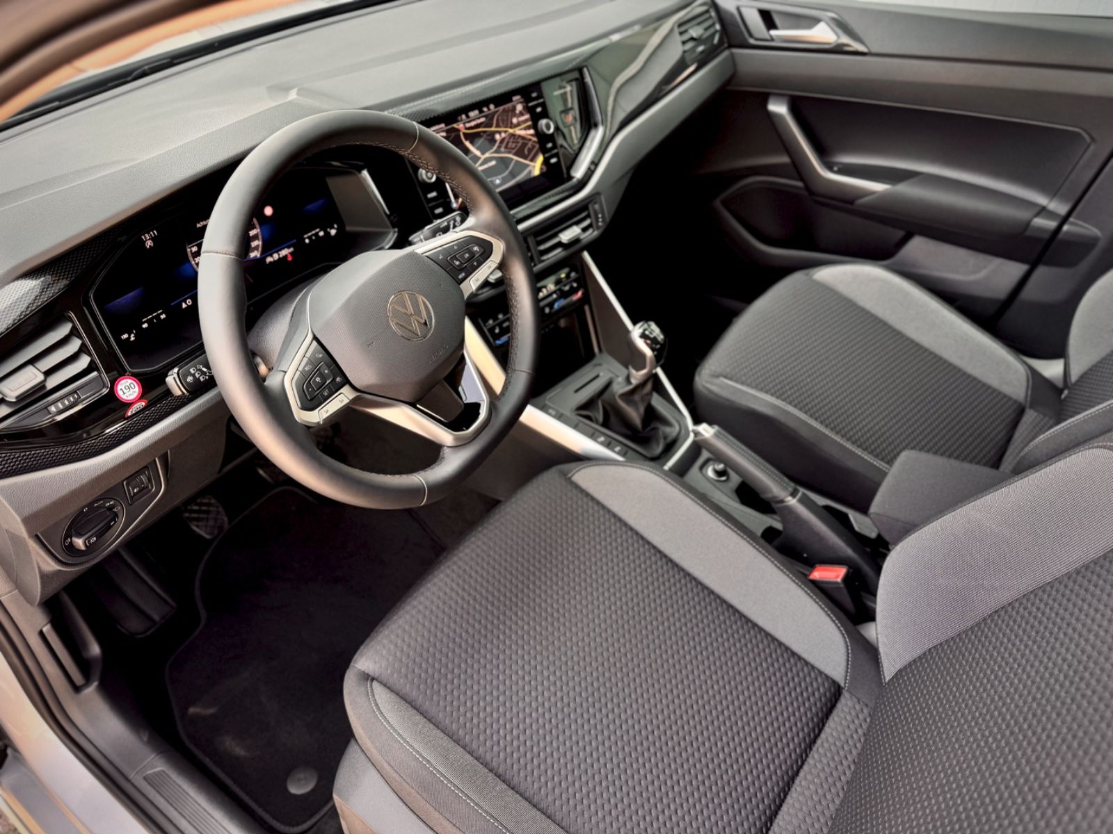 Fahrzeugabbildung Volkswagen Polo VI 1.0 TSI Life *IQ-DRIVE|ASSIST|NAVI|SHZ*
