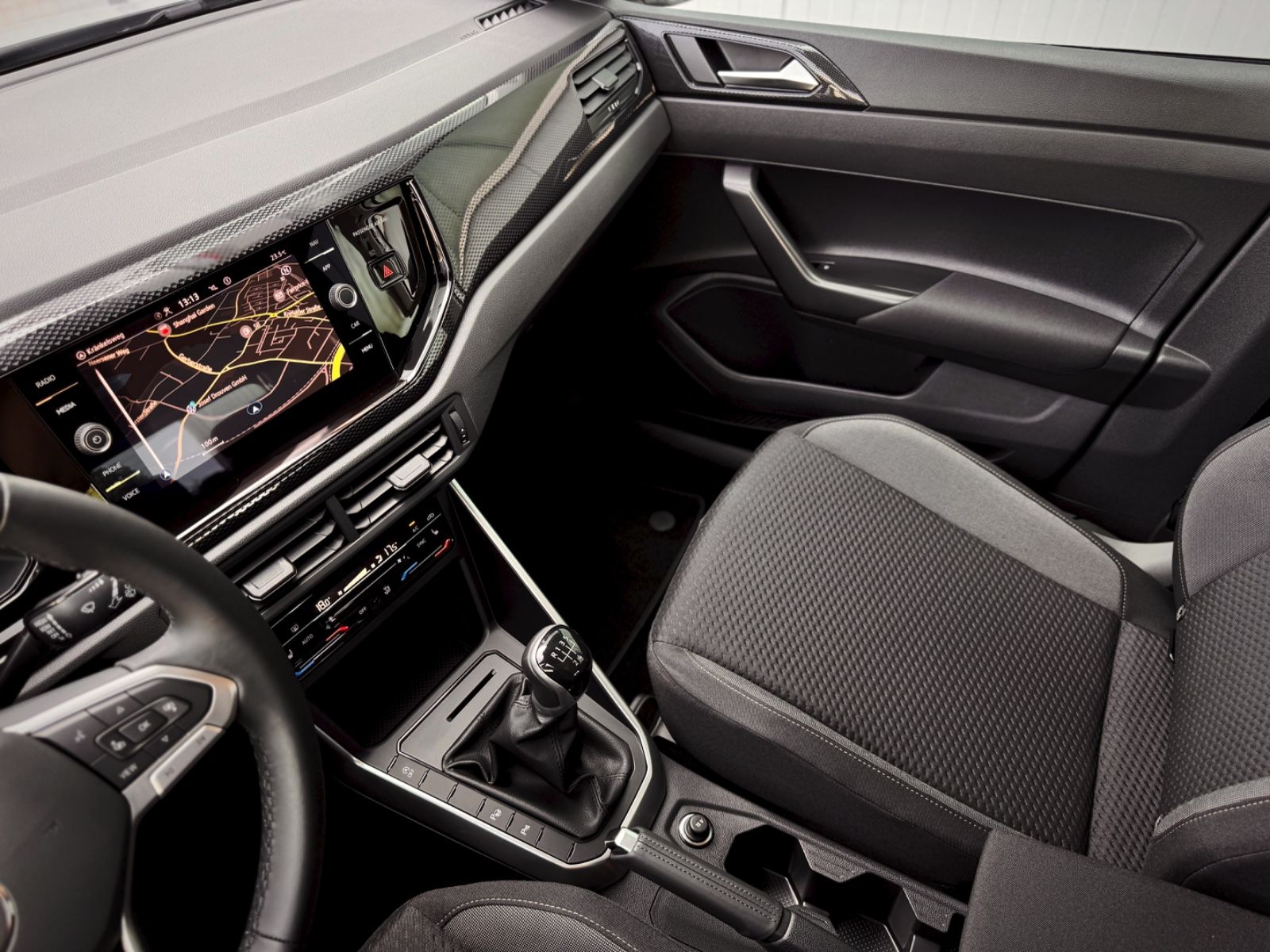 Fahrzeugabbildung Volkswagen Polo VI 1.0 TSI Life *IQ-DRIVE|ASSIST|NAVI|SHZ*