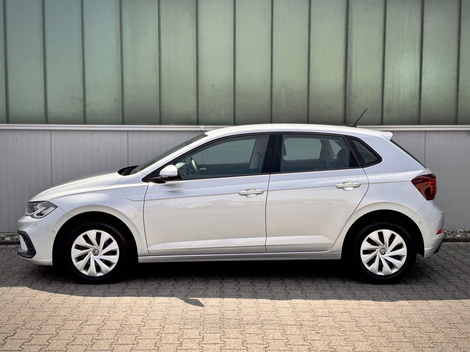 Fahrzeugabbildung Volkswagen Polo VI 1.0 TSI Life *IQ-DRIVE|ASSIST|NAVI|SHZ*