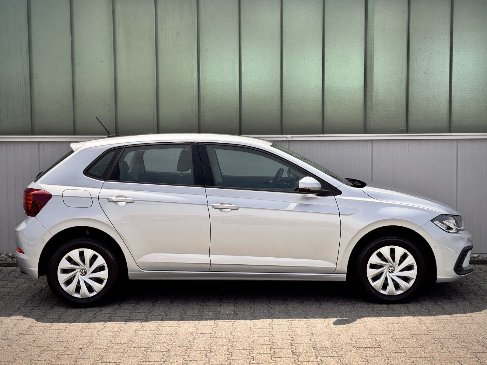 Fahrzeugabbildung Volkswagen Polo VI 1.0 TSI Life *IQ-DRIVE|ASSIST|NAVI|SHZ*