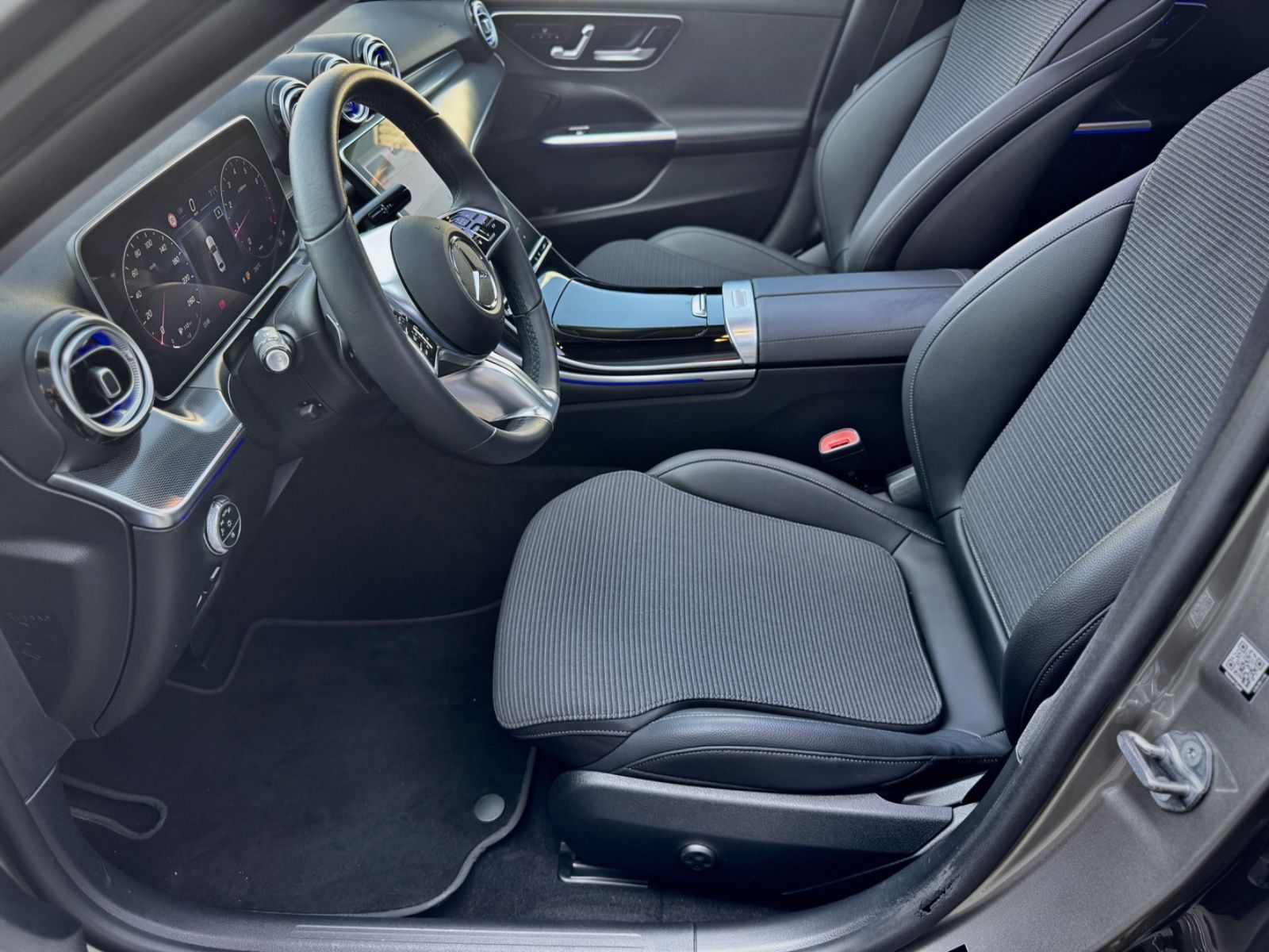 Fahrzeugabbildung Mercedes-Benz C 180 Avantgarde Business*GSHD|AMBIENTE|LED|CAM*