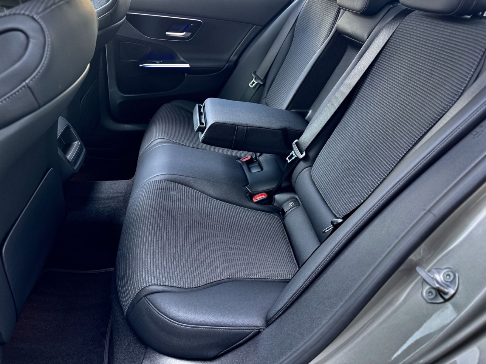Fahrzeugabbildung Mercedes-Benz C 180 Avantgarde Business*GSHD|AMBIENTE|LED|CAM*