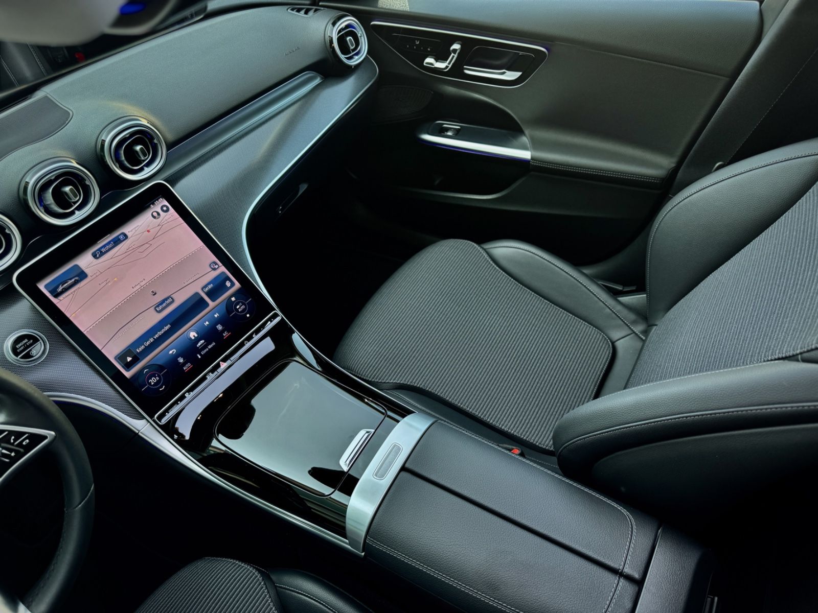 Fahrzeugabbildung Mercedes-Benz C 180 Avantgarde Business*GSHD|AMBIENTE|LED|CAM*