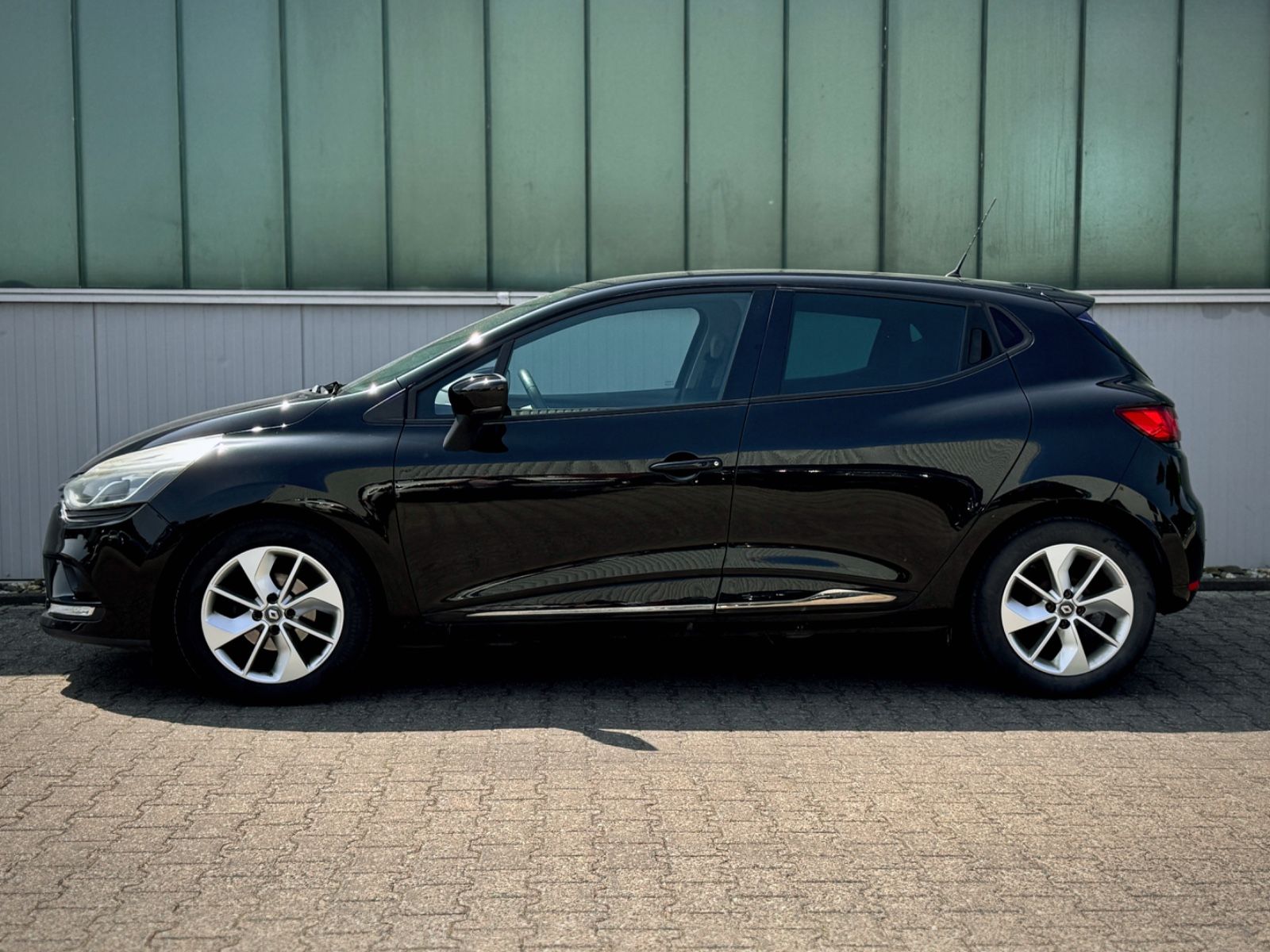 Fahrzeugabbildung Renault Clio IV  1.2 Limited *NAVI|TEL|PDC|KLIMA*