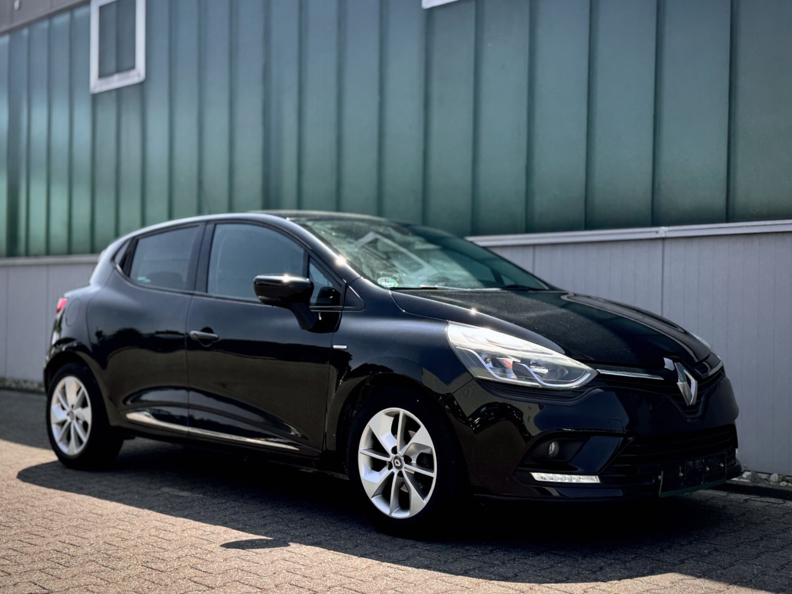 Fahrzeugabbildung Renault Clio IV  1.2 Limited *NAVI|TEL|PDC|KLIMA*