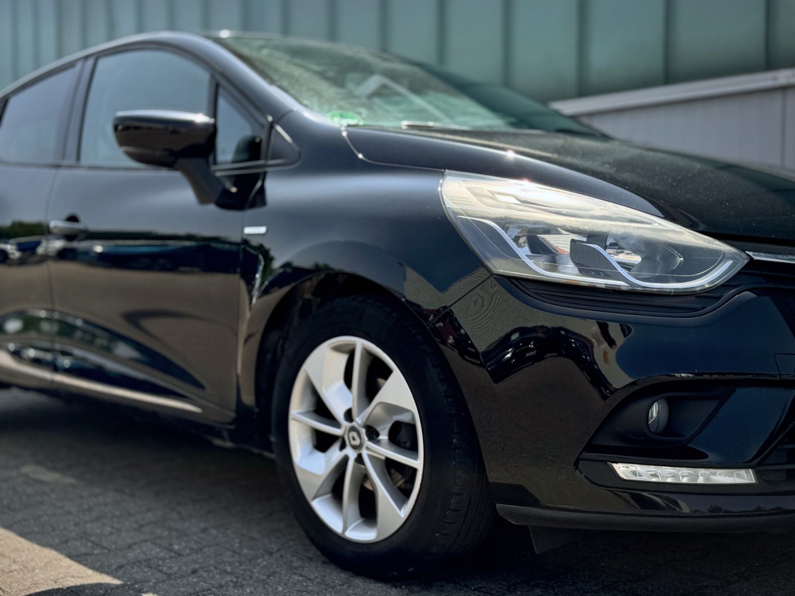 Fahrzeugabbildung Renault Clio IV  1.2 Limited *NAVI|TEL|PDC|KLIMA*