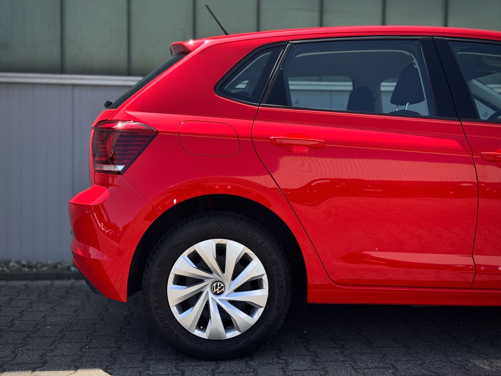 Fahrzeugabbildung Volkswagen Polo VI 1.0 TSI Comfortline*NAV|PDC|DAB|WENIG KM
