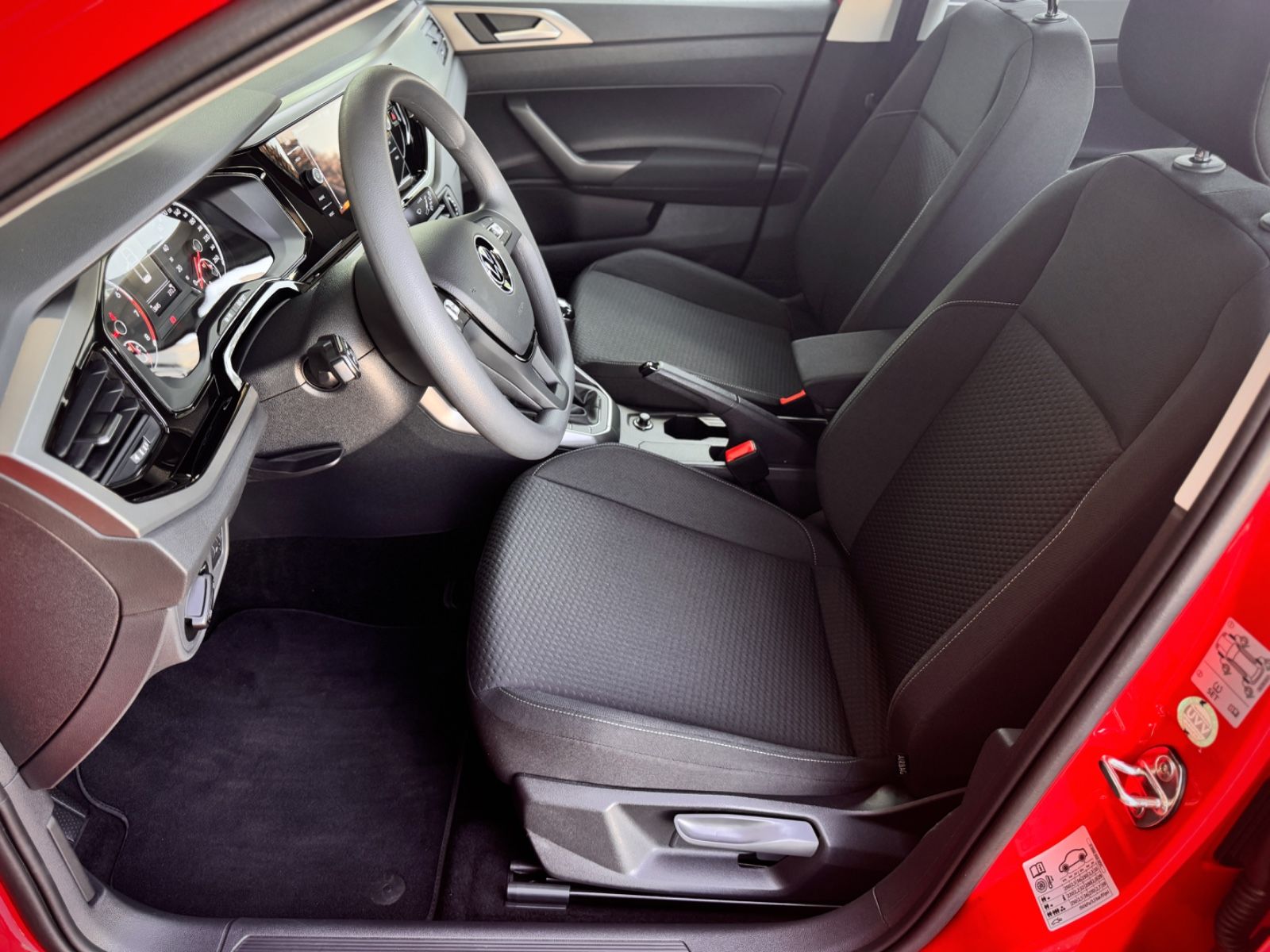 Fahrzeugabbildung Volkswagen Polo VI 1.0 TSI Comfortline*NAV|PDC|DAB|WENIG KM