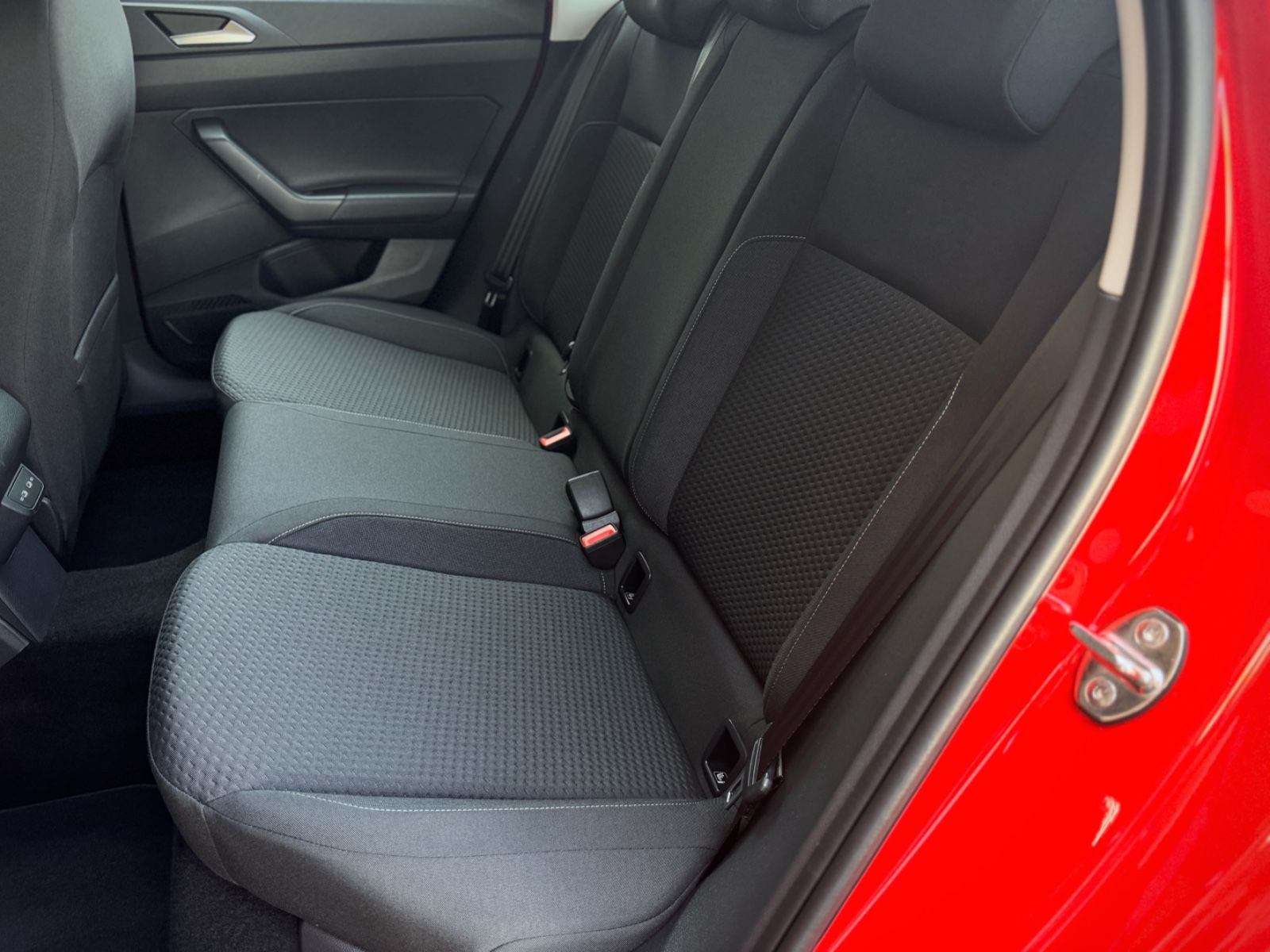 Fahrzeugabbildung Volkswagen Polo VI 1.0 TSI Comfortline*NAV|PDC|DAB|WENIG KM