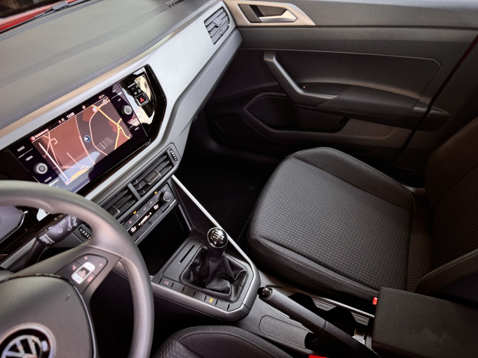 Fahrzeugabbildung Volkswagen Polo VI 1.0 TSI Comfortline*NAV|PDC|DAB|WENIG KM