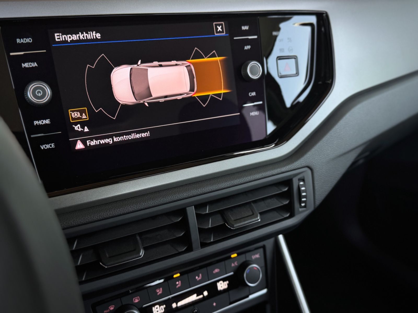 Fahrzeugabbildung Volkswagen Polo VI 1.0 TSI Comfortline*NAV|PDC|DAB|WENIG KM