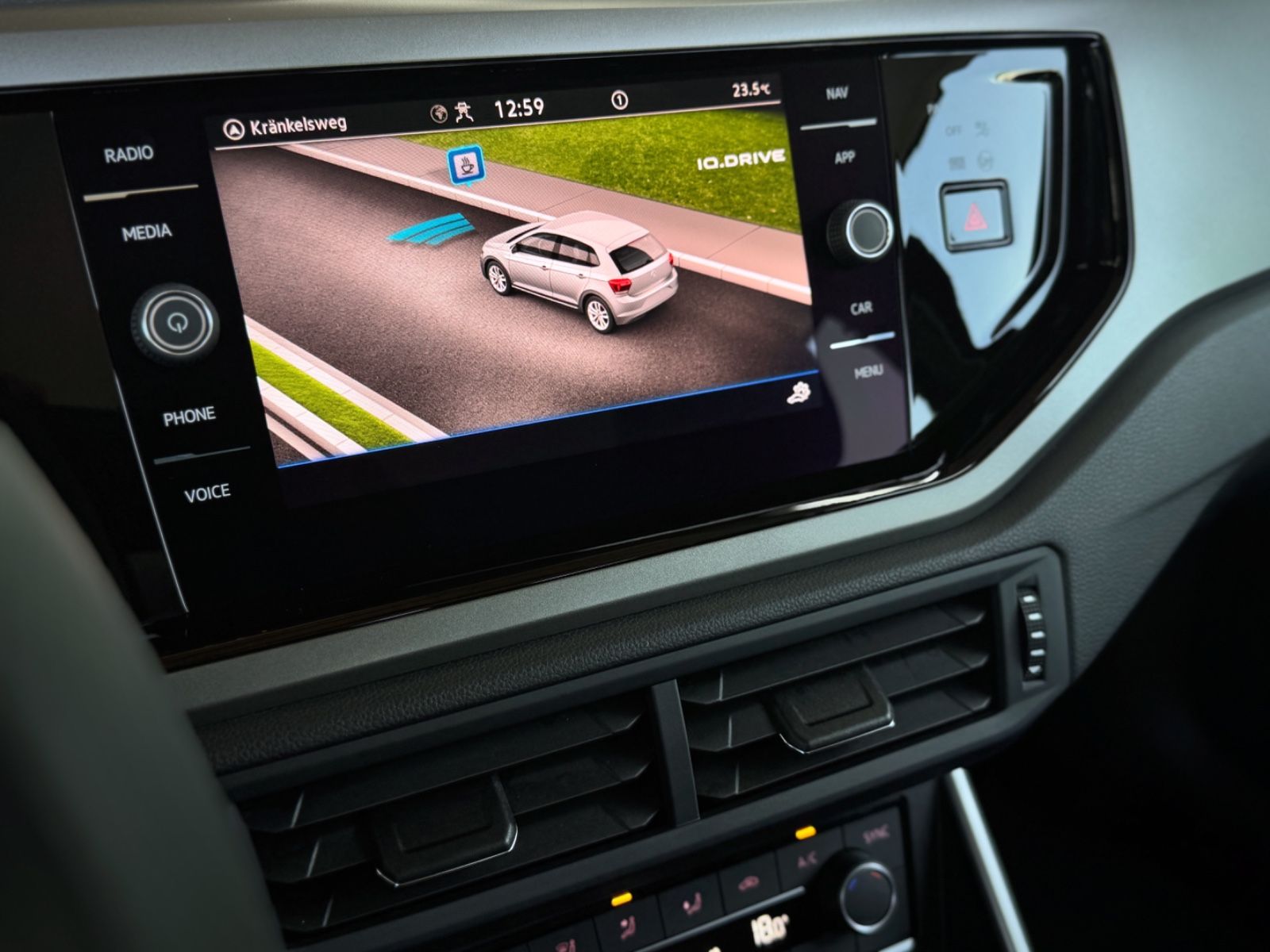 Fahrzeugabbildung Volkswagen Polo VI 1.0 TSI Comfortline*NAV|PDC|DAB|WENIG KM