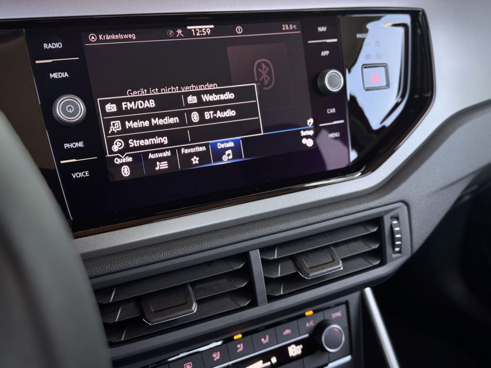 Fahrzeugabbildung Volkswagen Polo VI 1.0 TSI Comfortline*NAV|PDC|DAB|WENIG KM