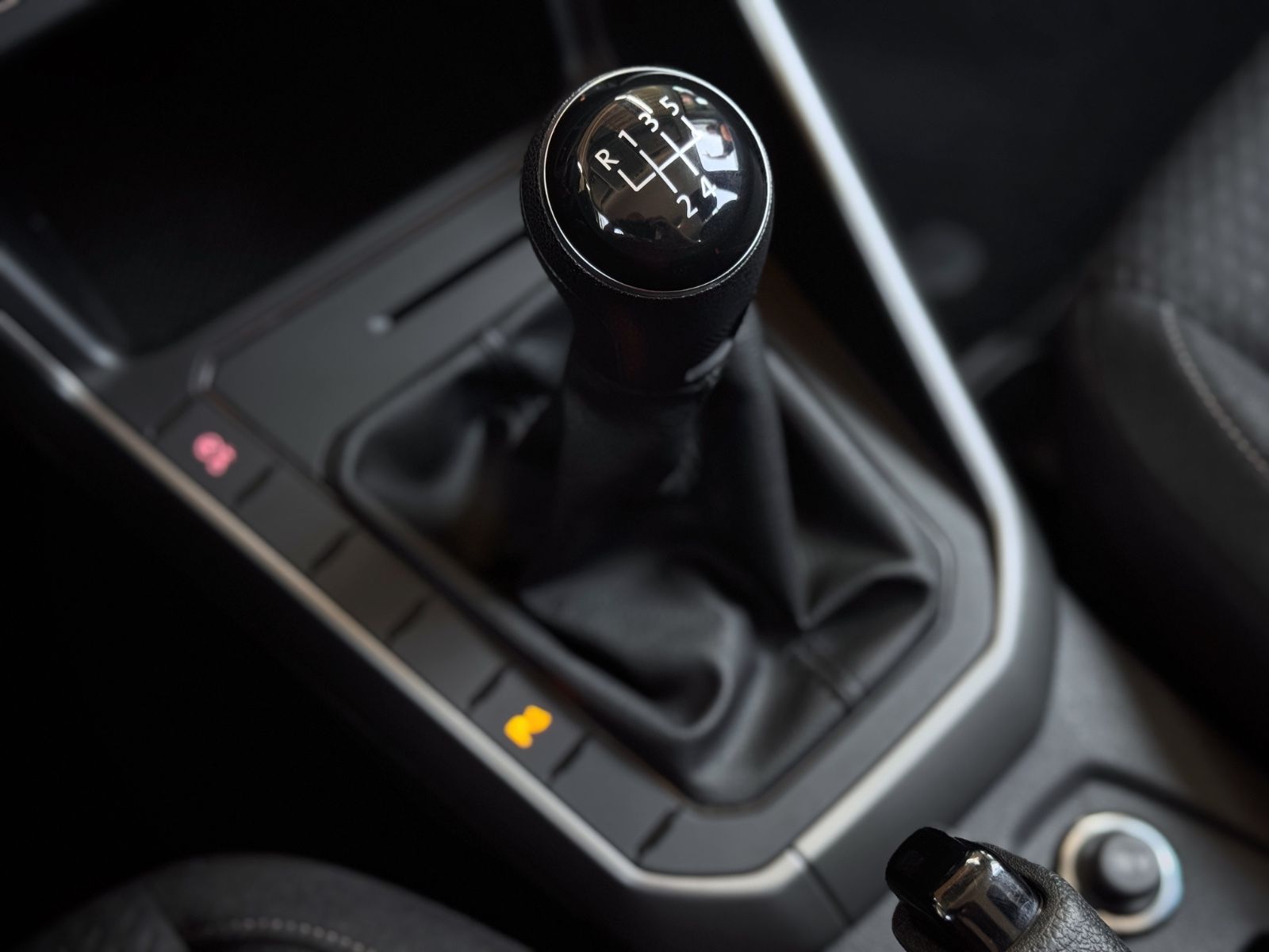 Fahrzeugabbildung Volkswagen Polo VI 1.0 TSI Comfortline*NAV|PDC|DAB|WENIG KM