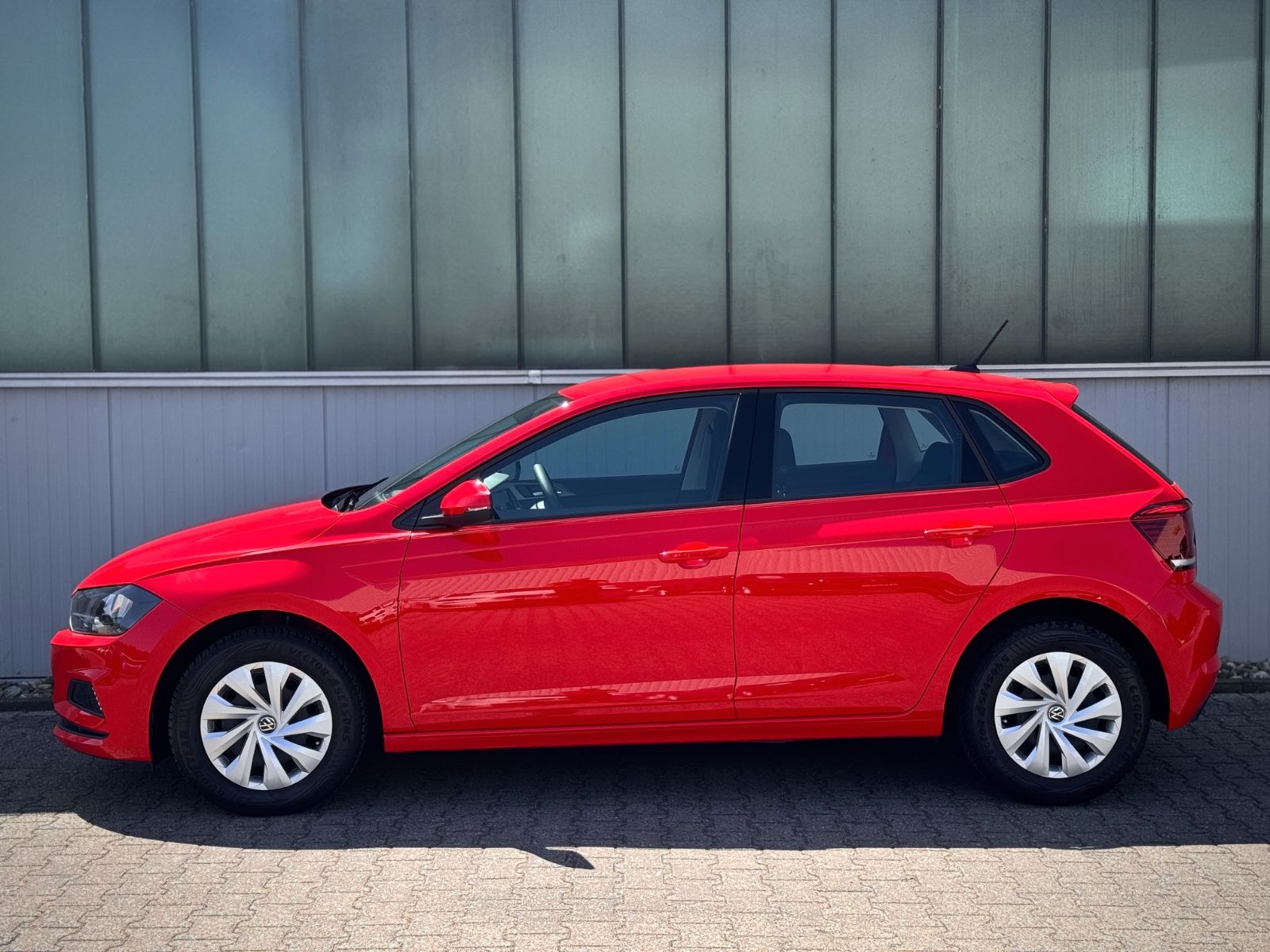 Fahrzeugabbildung Volkswagen Polo VI 1.0 TSI Comfortline*NAV|PDC|DAB|WENIG KM