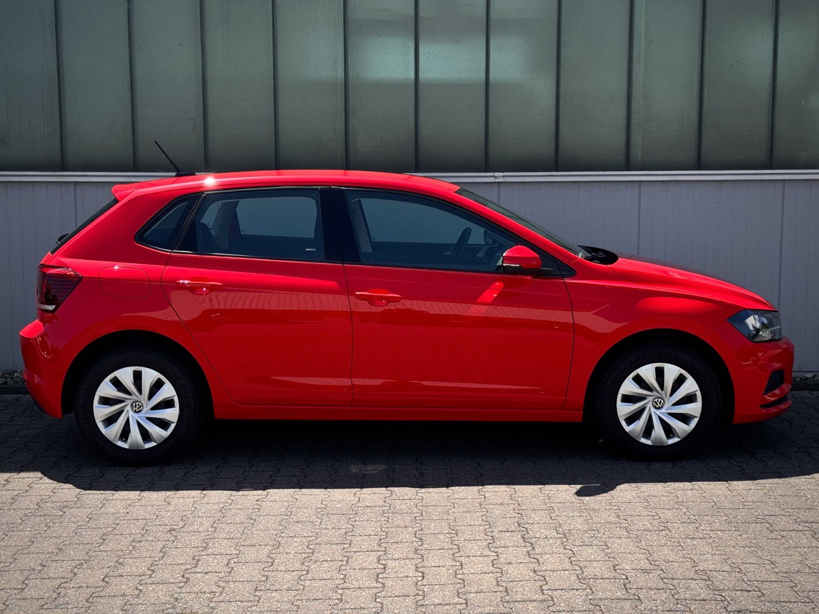 Fahrzeugabbildung Volkswagen Polo VI 1.0 TSI Comfortline*NAV|PDC|DAB|WENIG KM