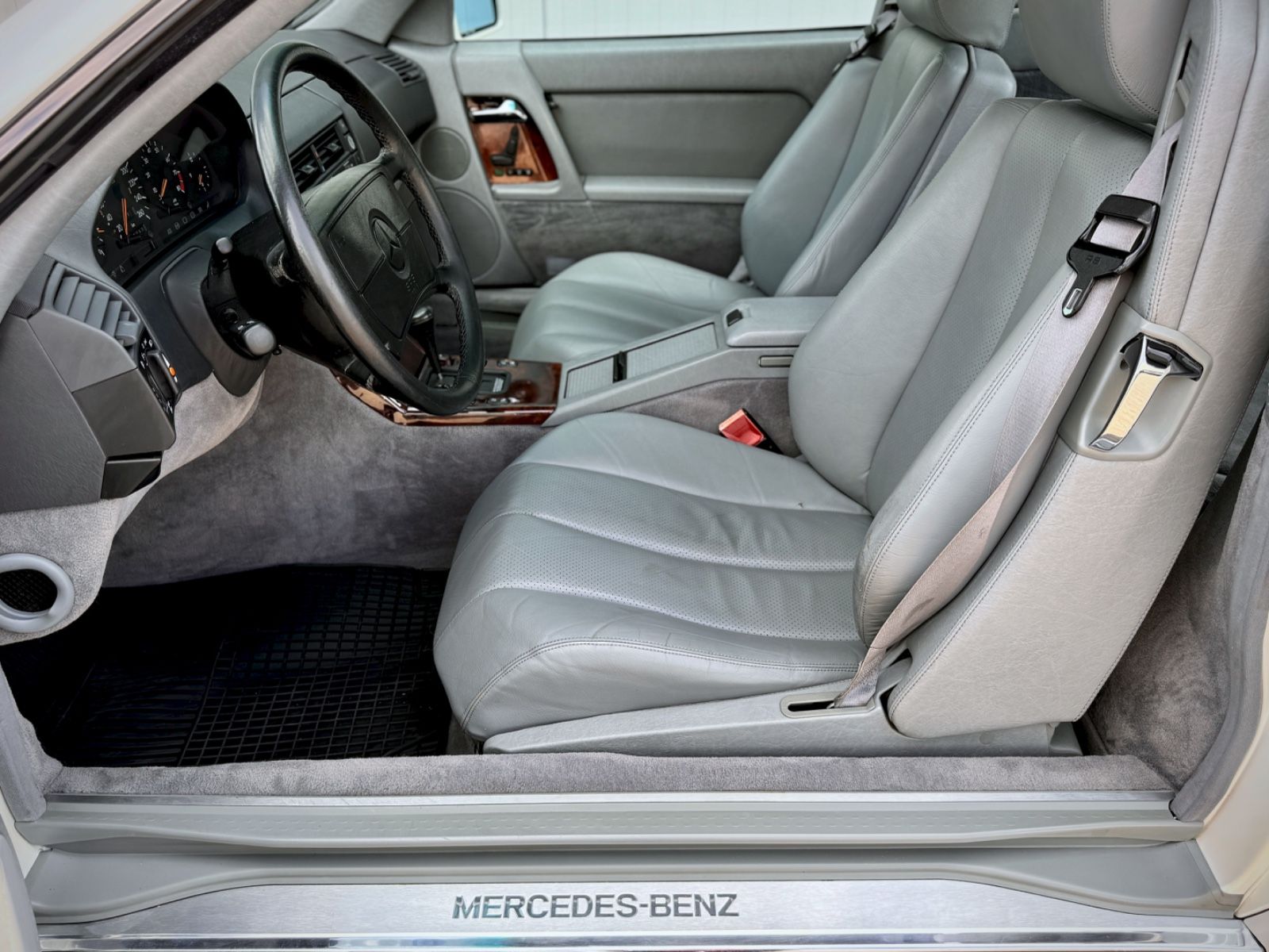 Fahrzeugabbildung Mercedes-Benz SL 300 Roadster *AUTOMATIK|KLIMA|LEDER*